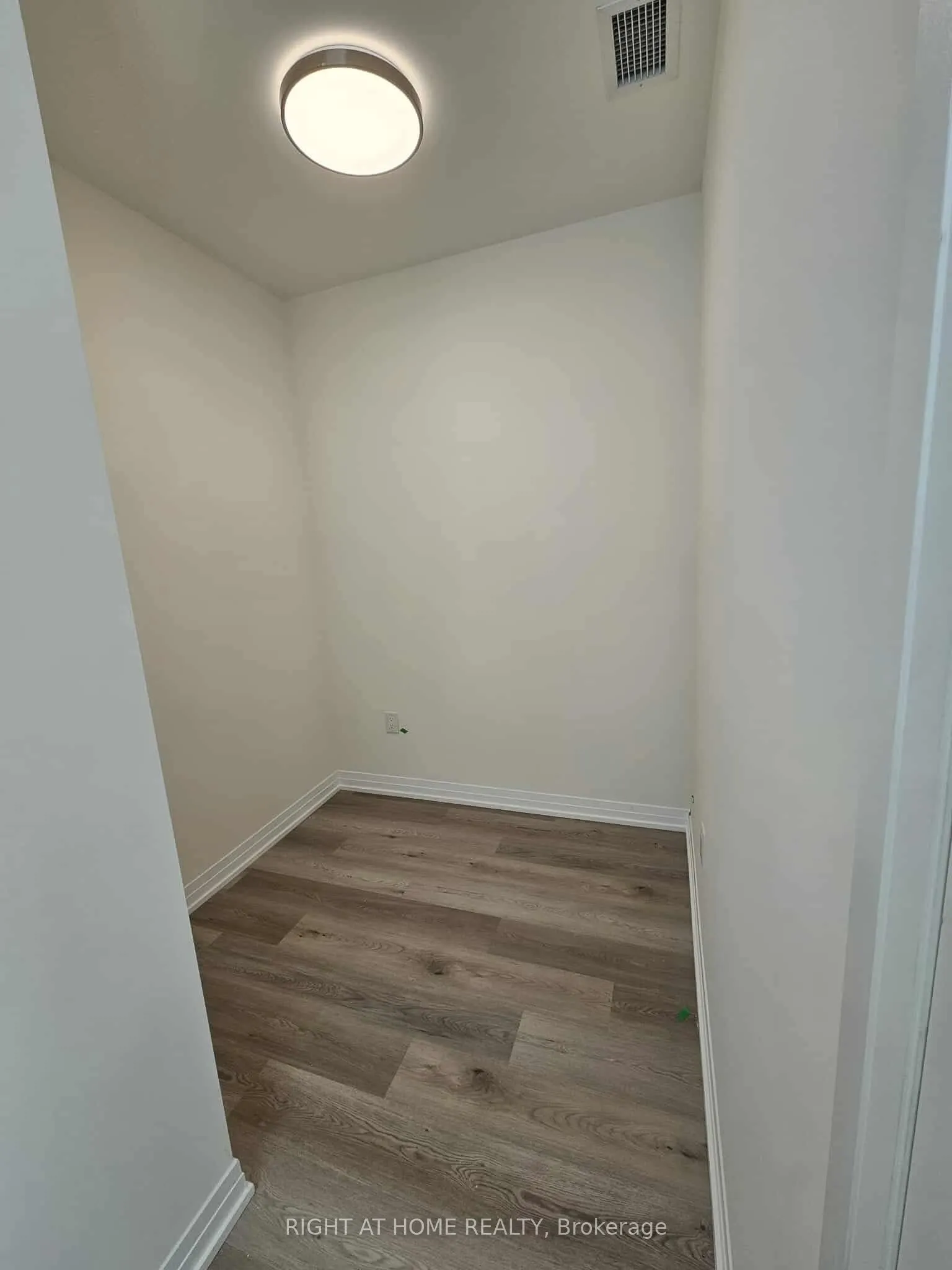 15 Watergarden Drive, #607