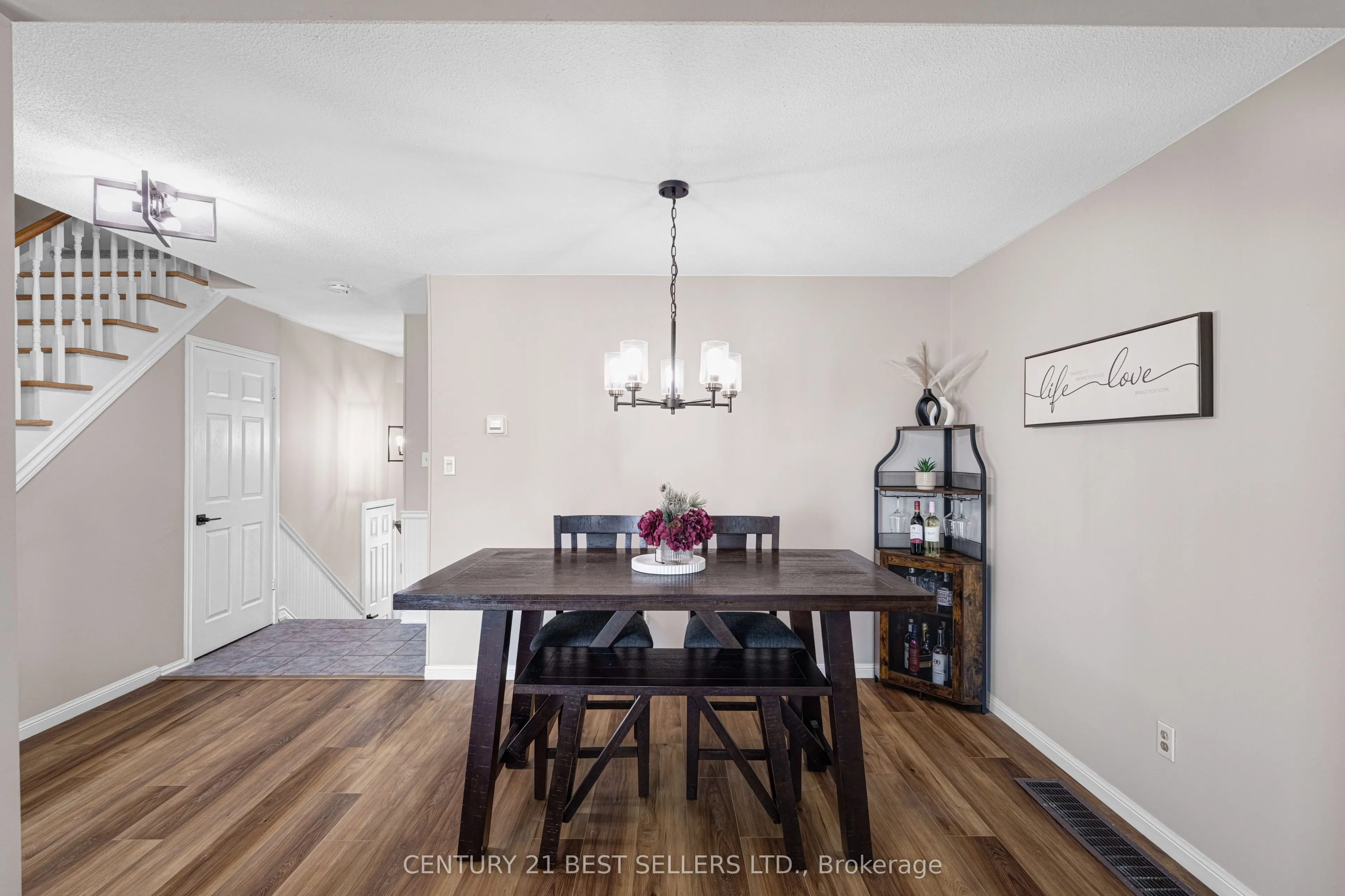 477 Ontario Street N, #477