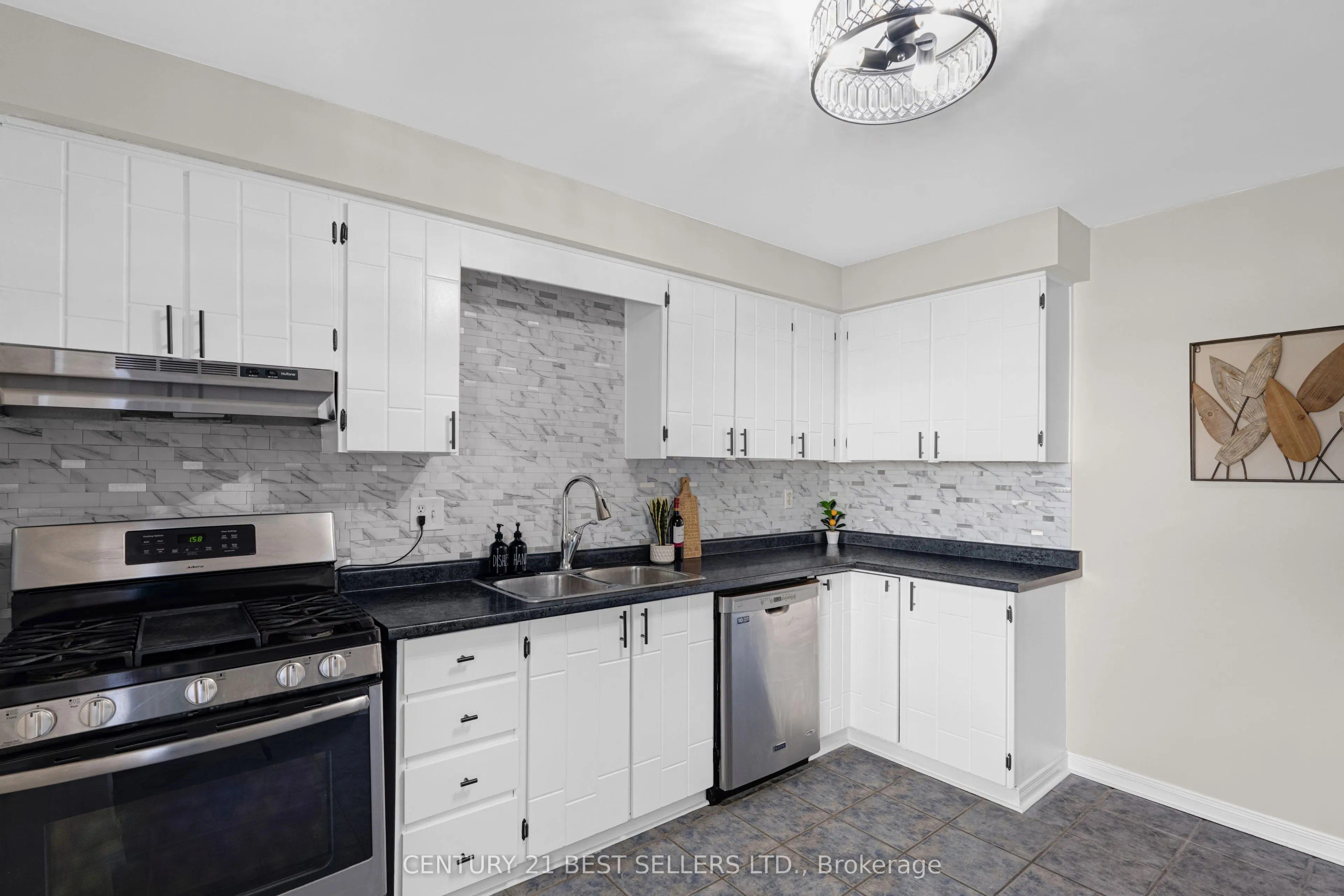 477 Ontario Street N, #477