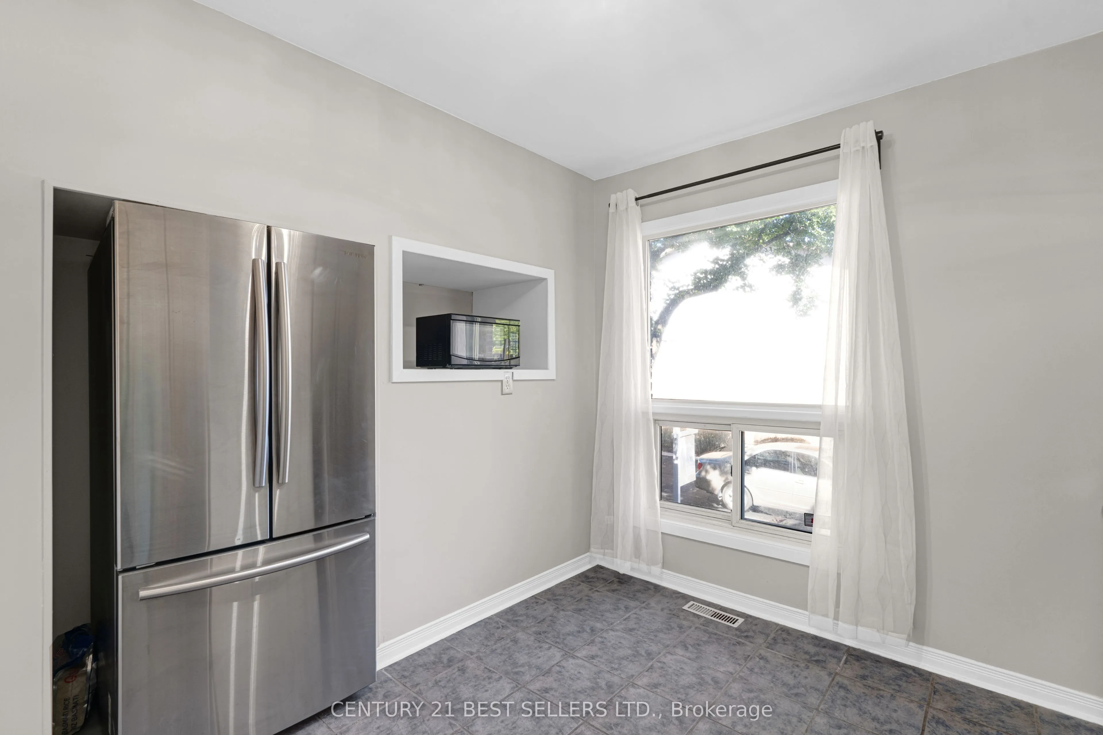 477 Ontario Street N, #477
