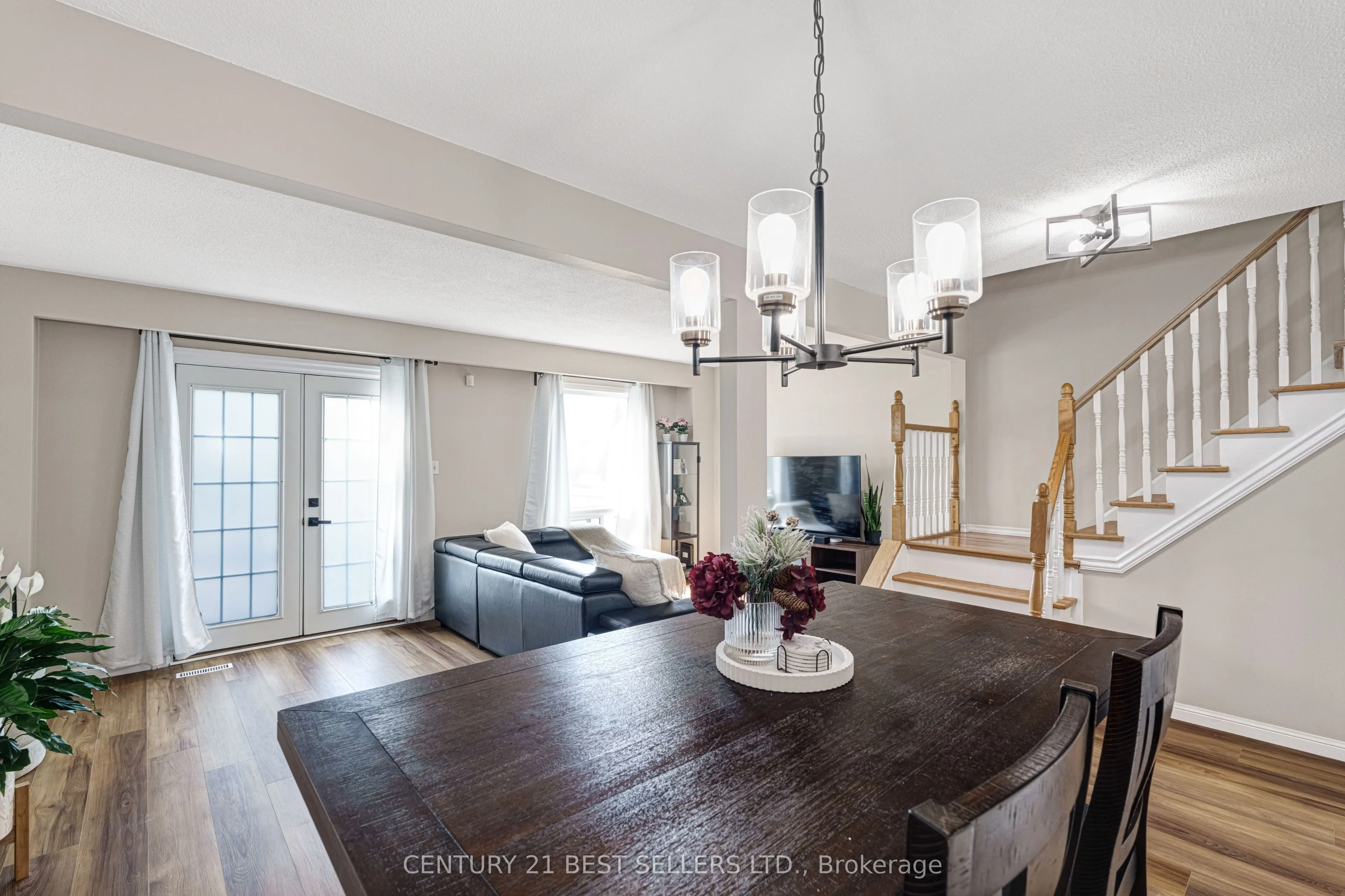 477 Ontario Street N, #477