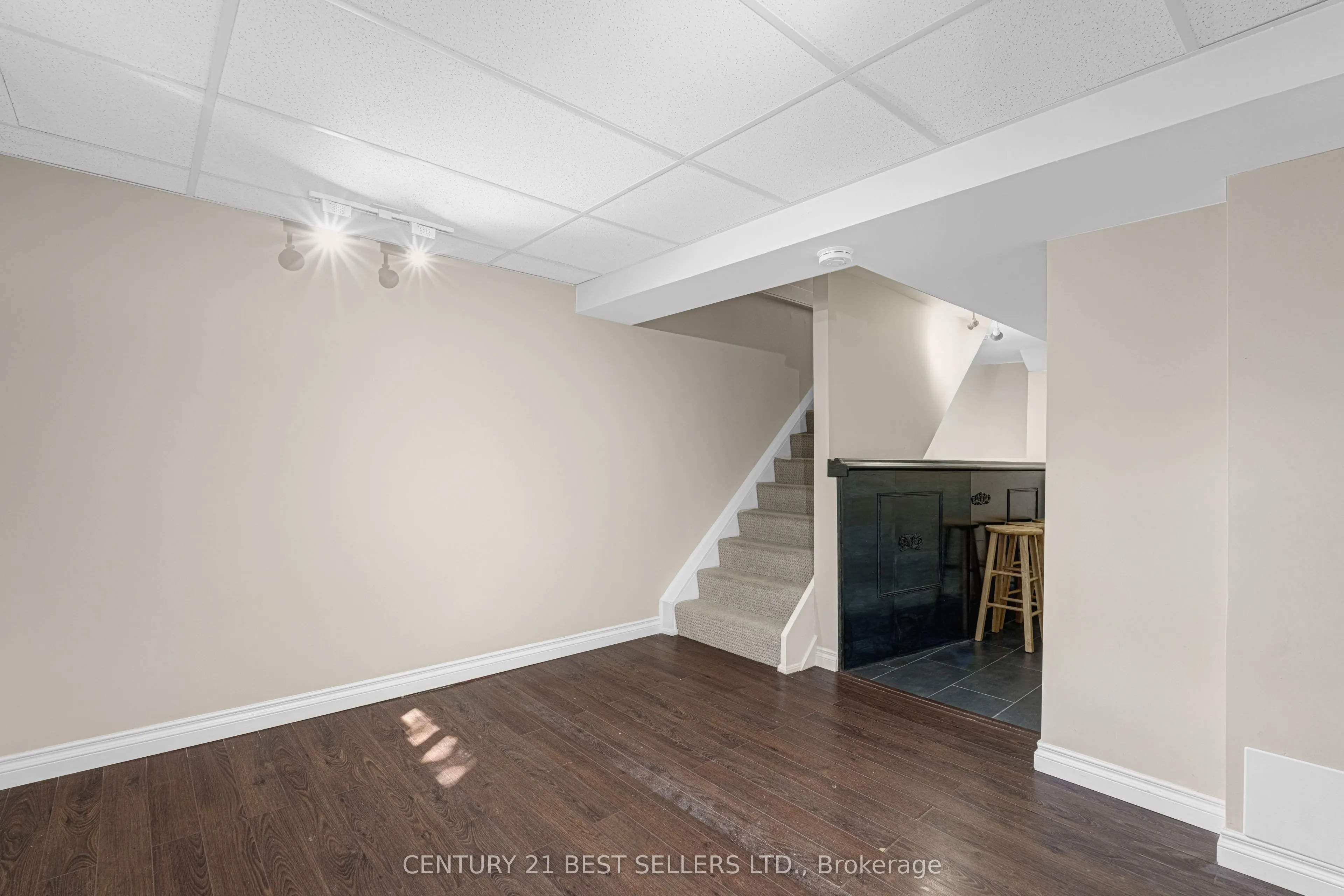 477 Ontario Street N, #477