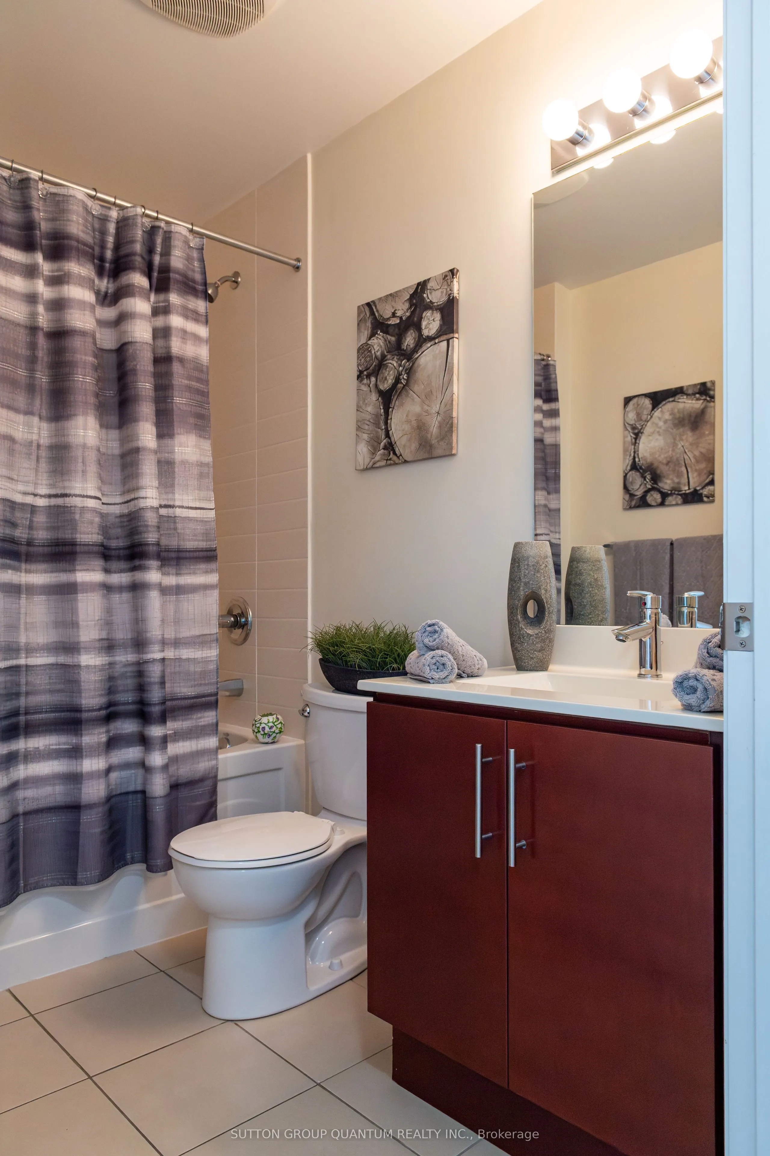 1 Hurontario Street S, #602