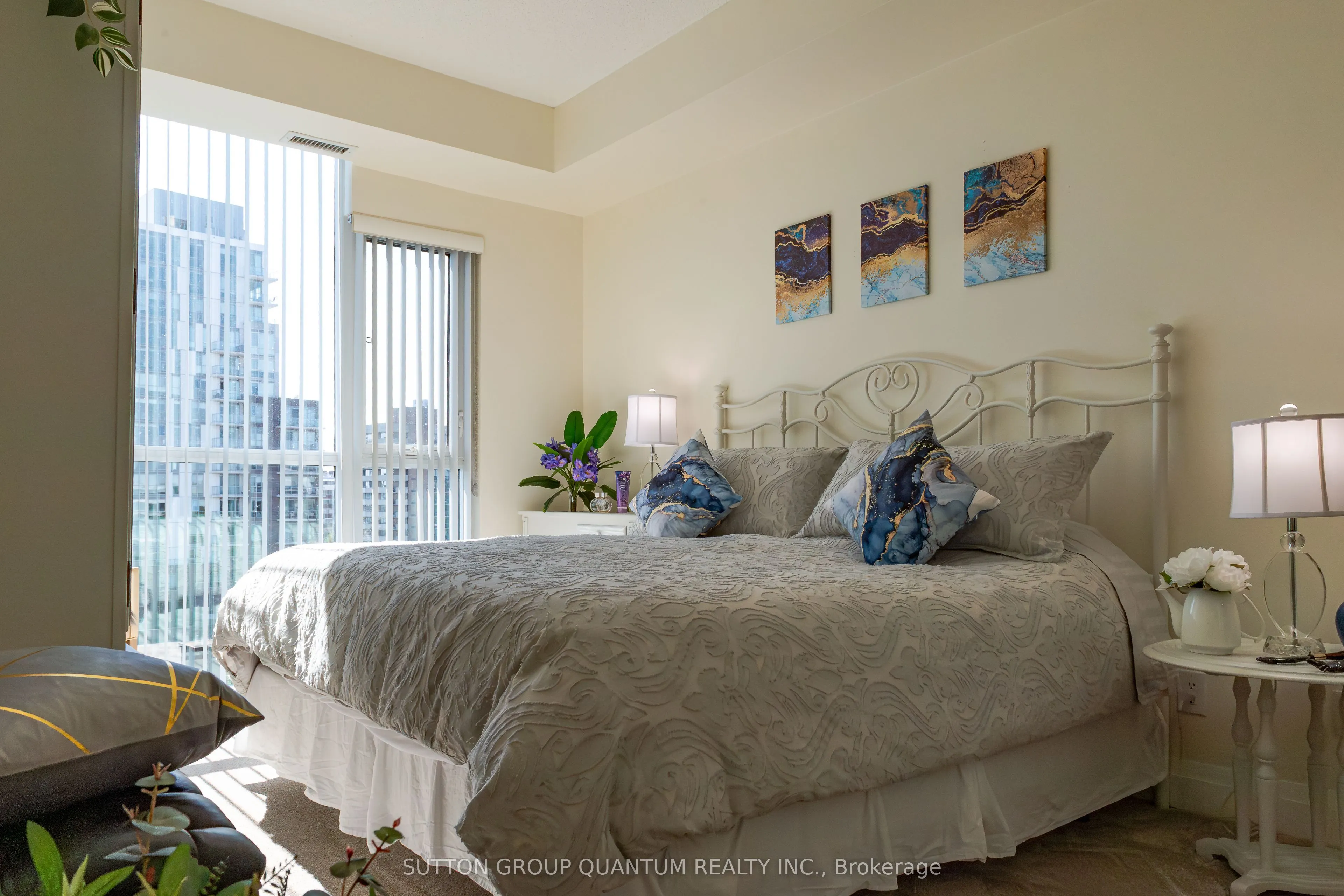 1 Hurontario Street S, #602