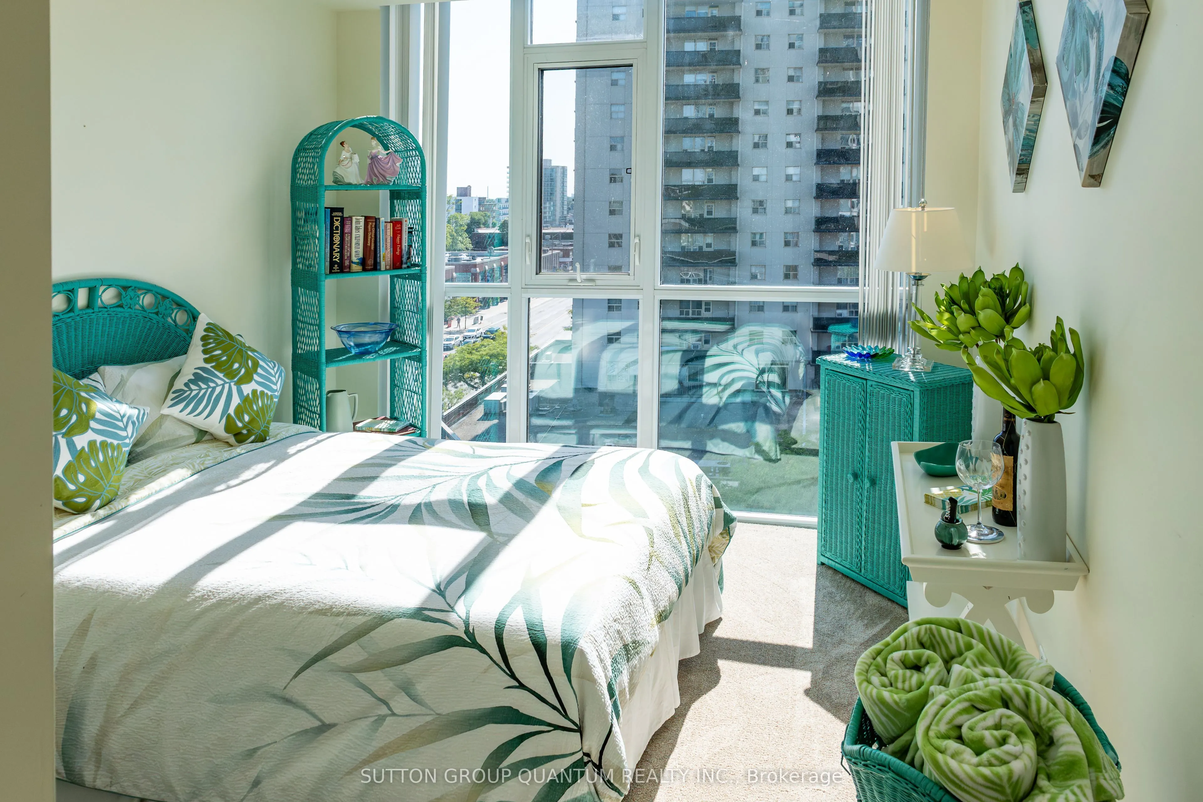1 Hurontario Street S, #602