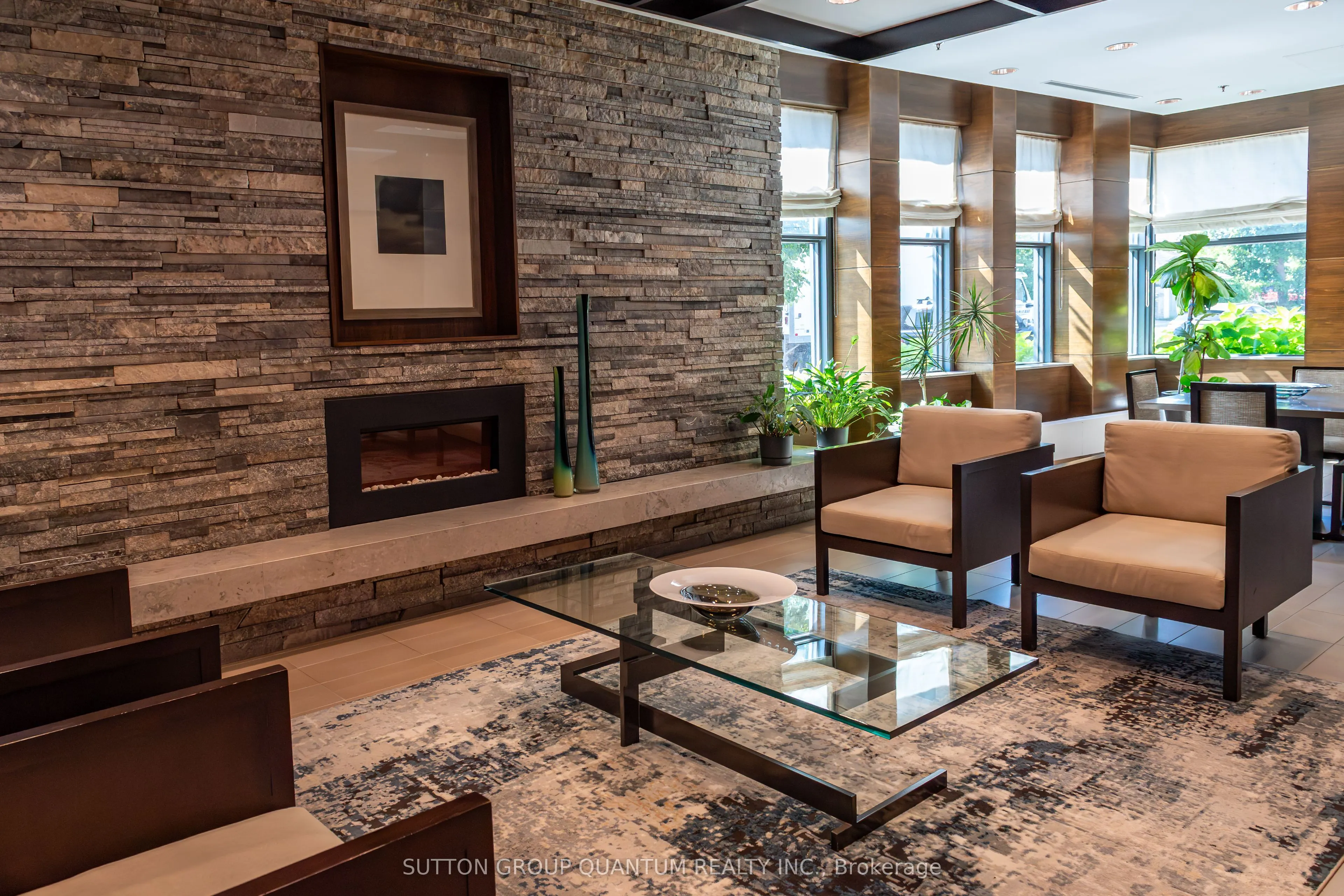 1 Hurontario Street S, #602