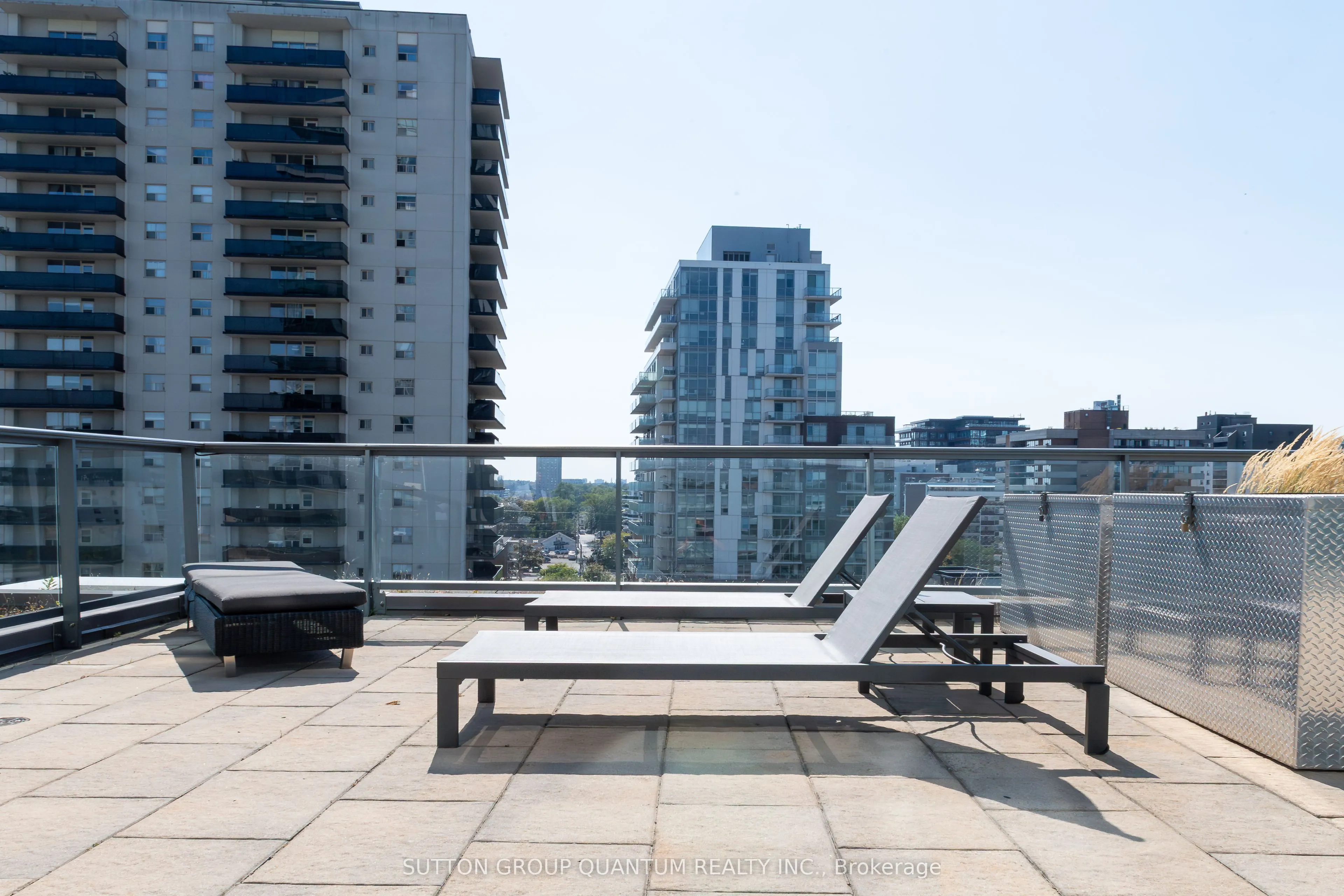 1 Hurontario Street S, #602