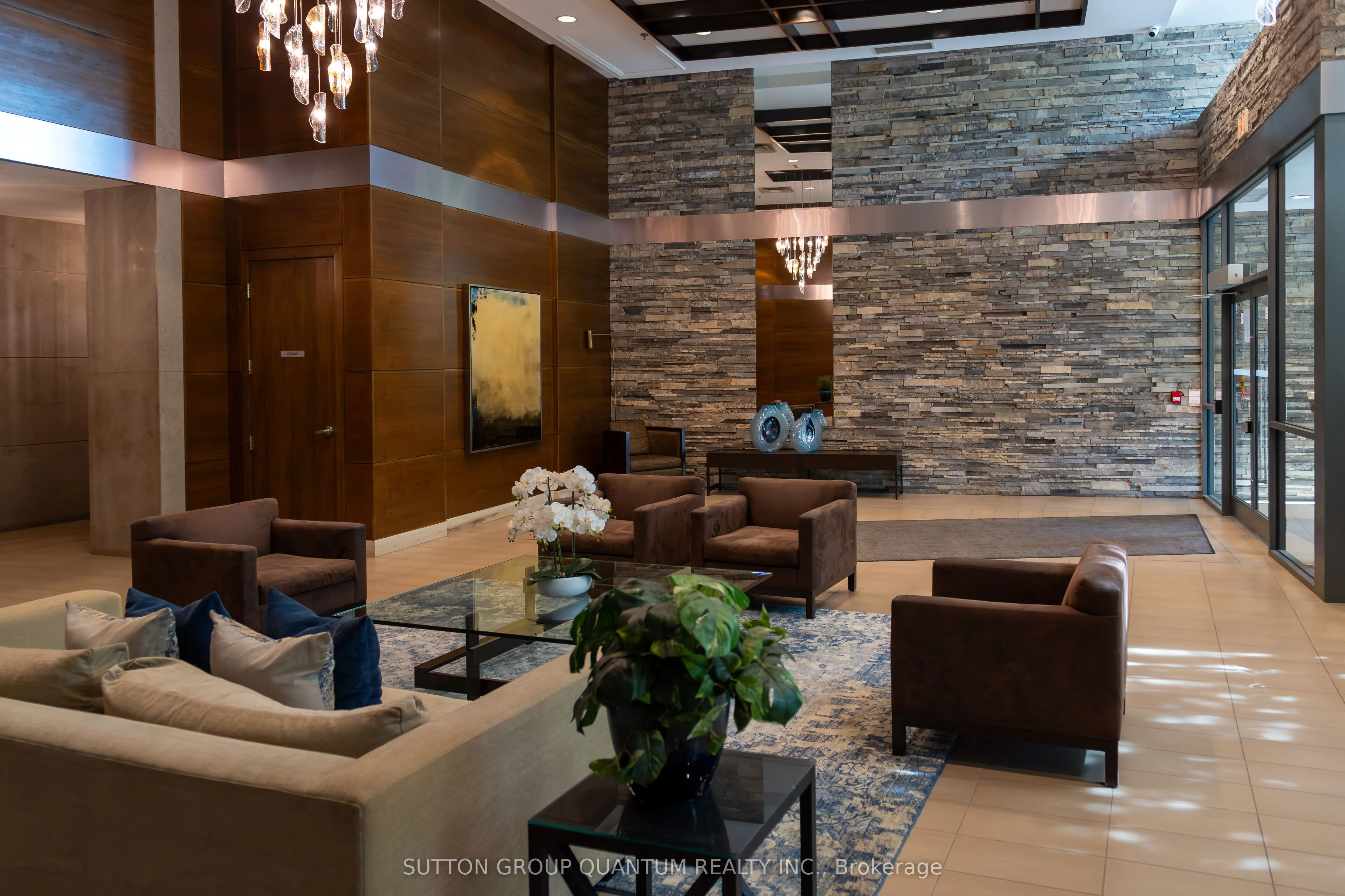 1 Hurontario Street S, #602