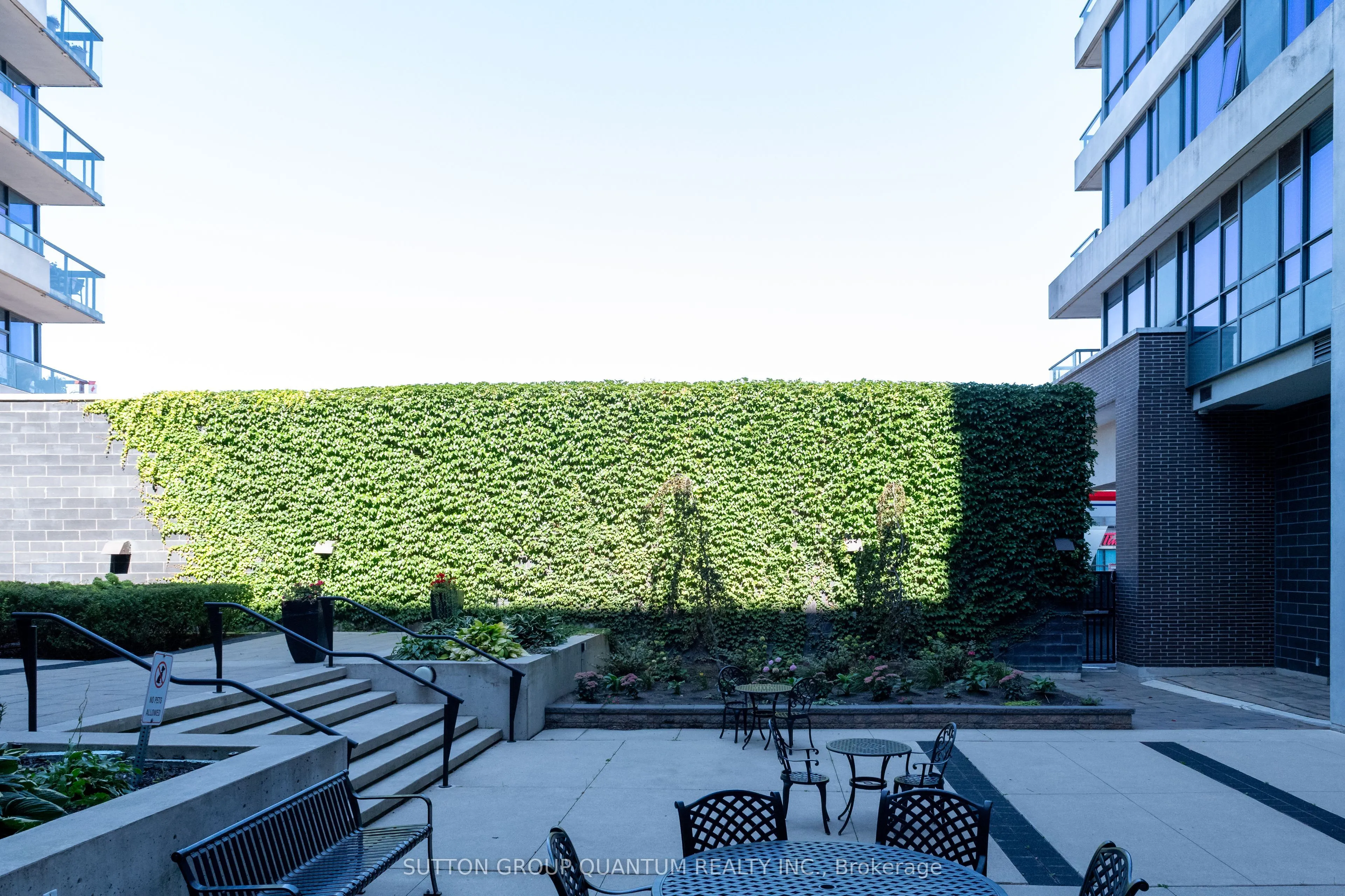 1 Hurontario Street S, #602