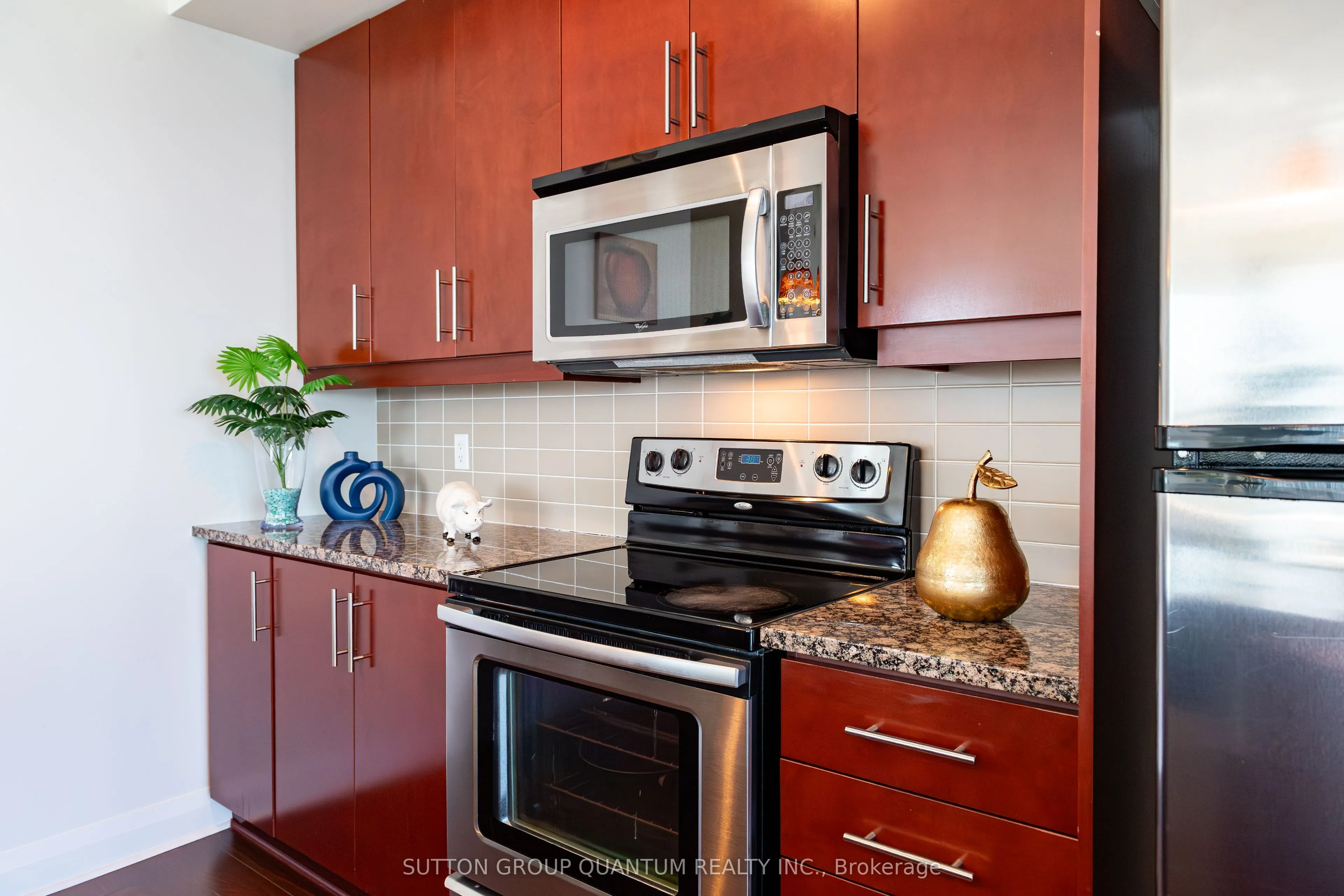 1 Hurontario Street S, #602