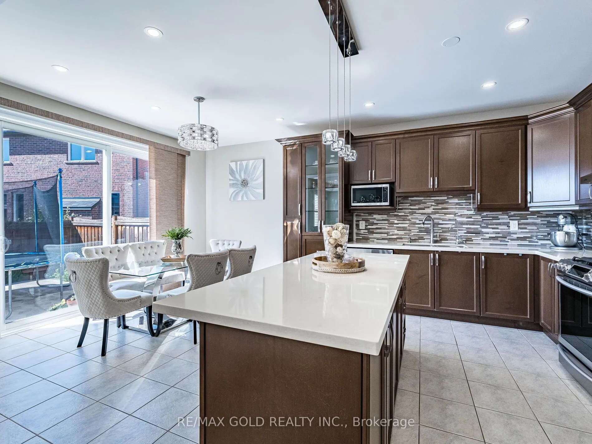 140 Thornbush Boulevard