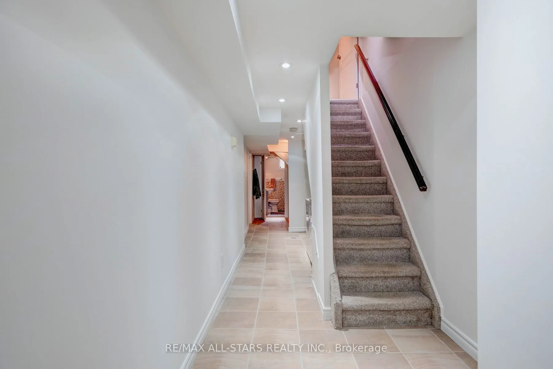 8A Ruthven Place