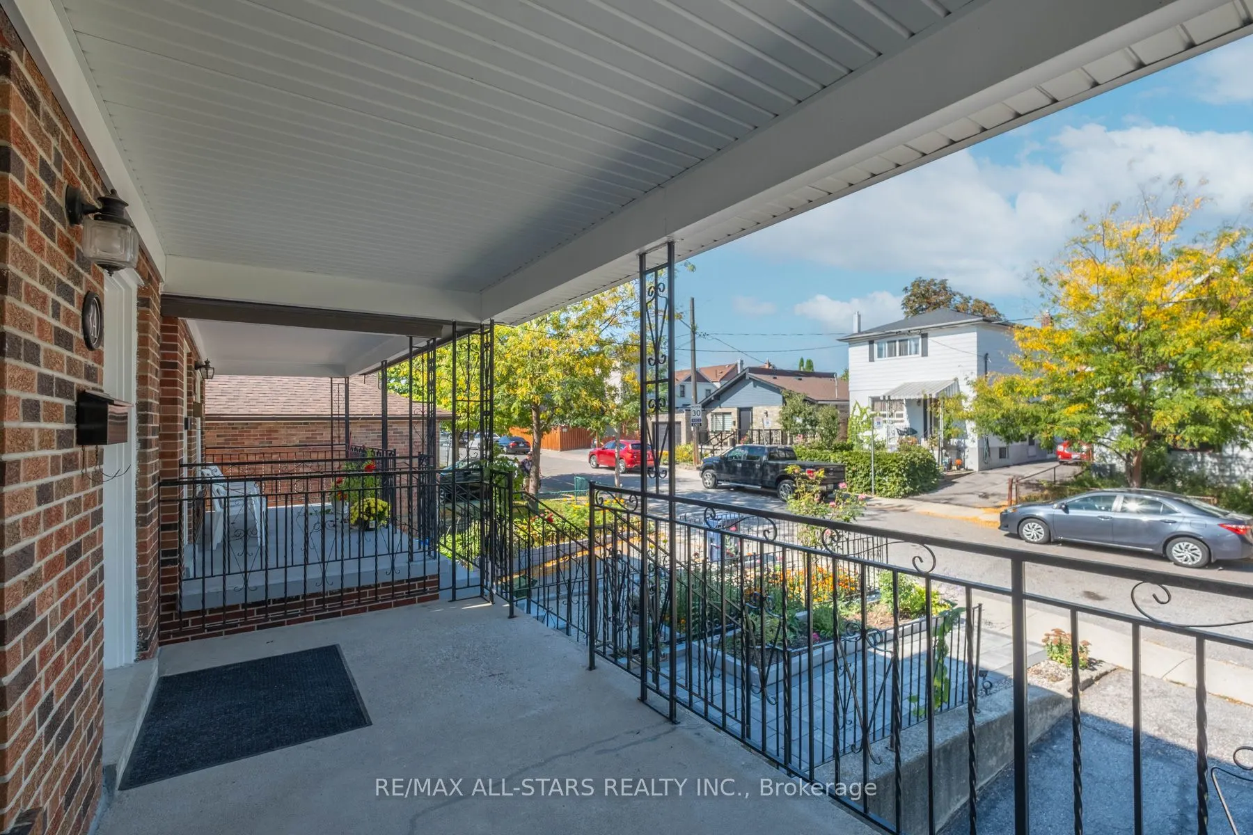 8A Ruthven Place