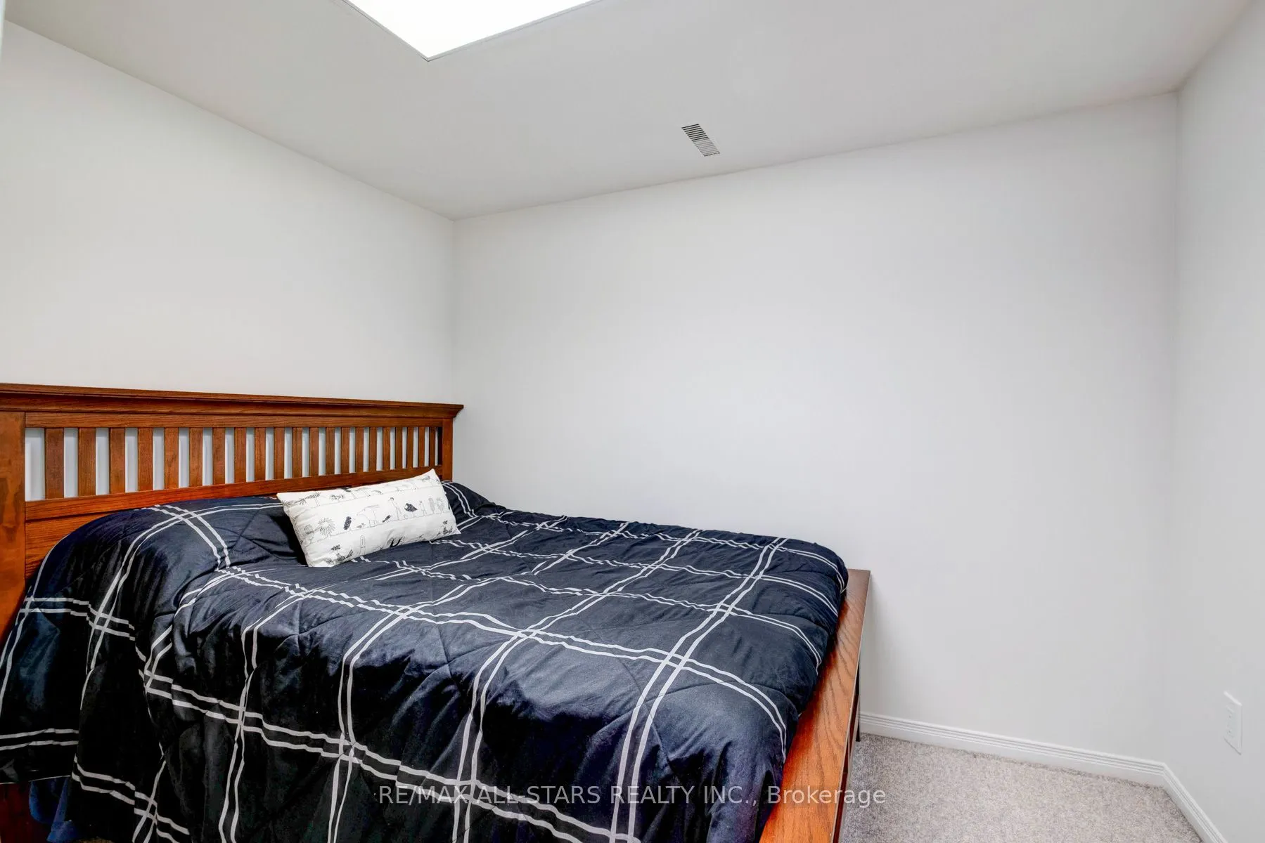 8A Ruthven Place