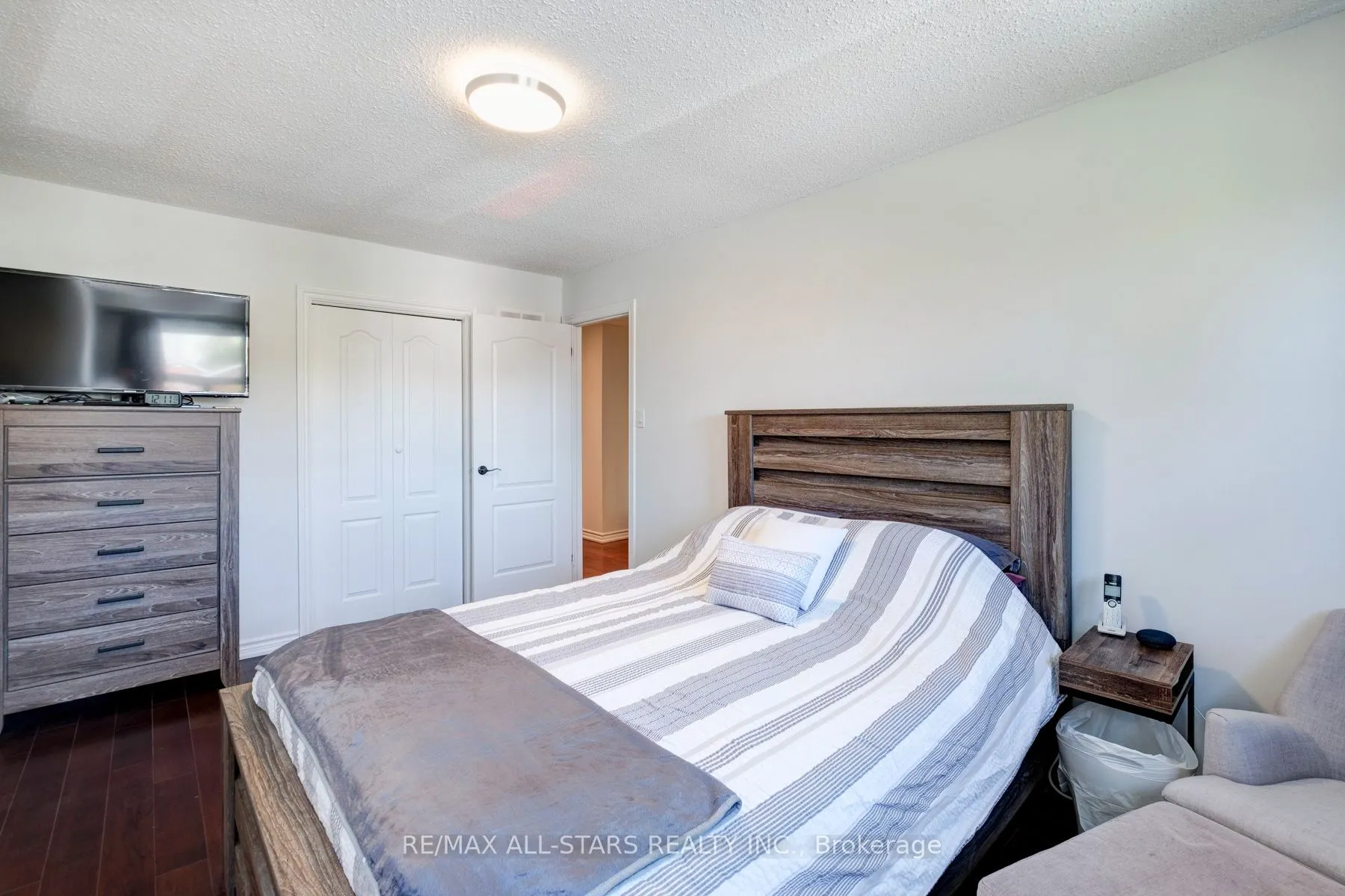 8A Ruthven Place