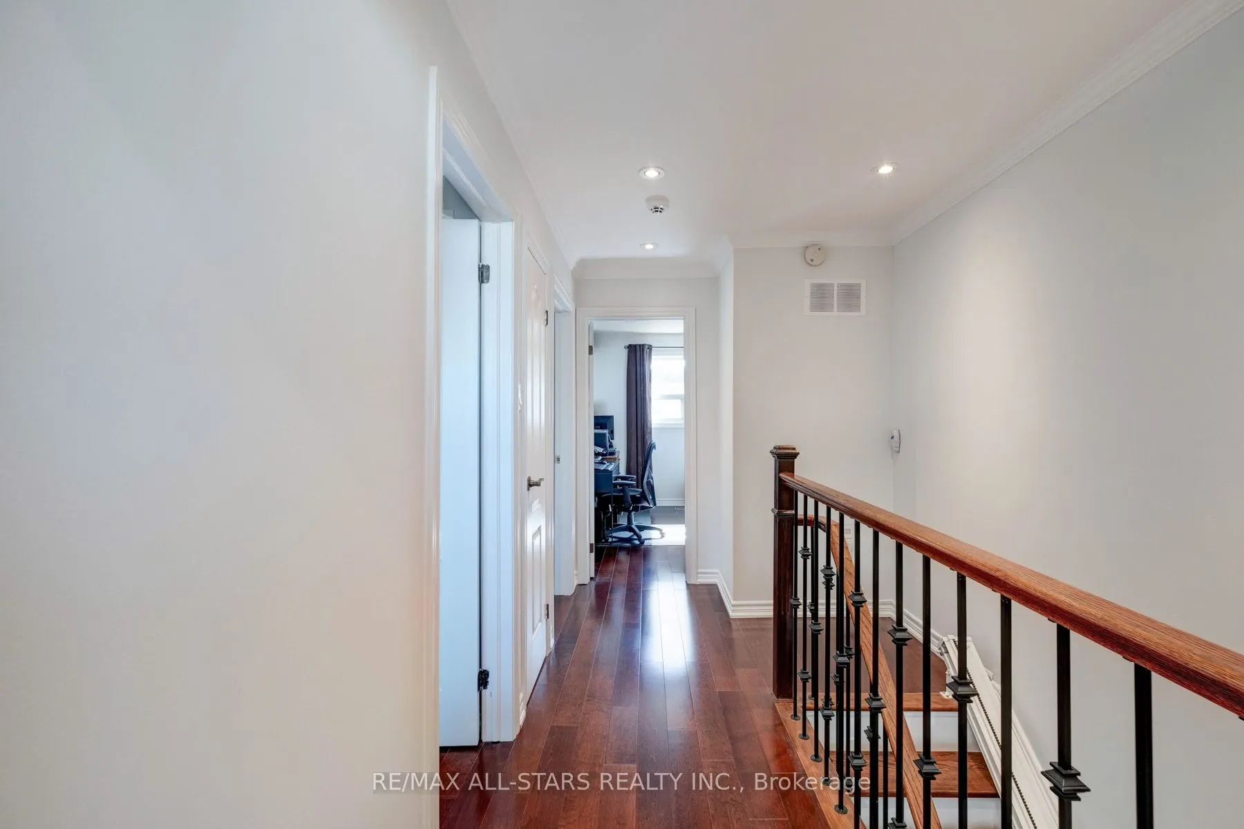8A Ruthven Place