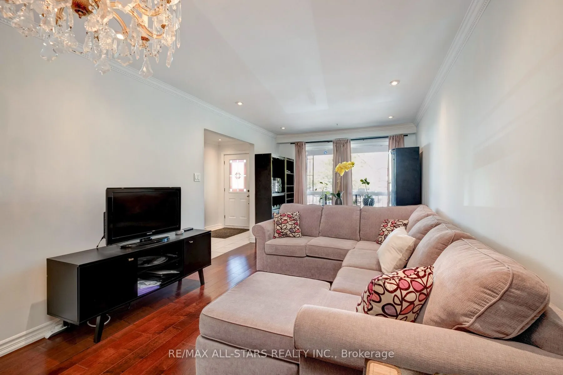 8A Ruthven Place