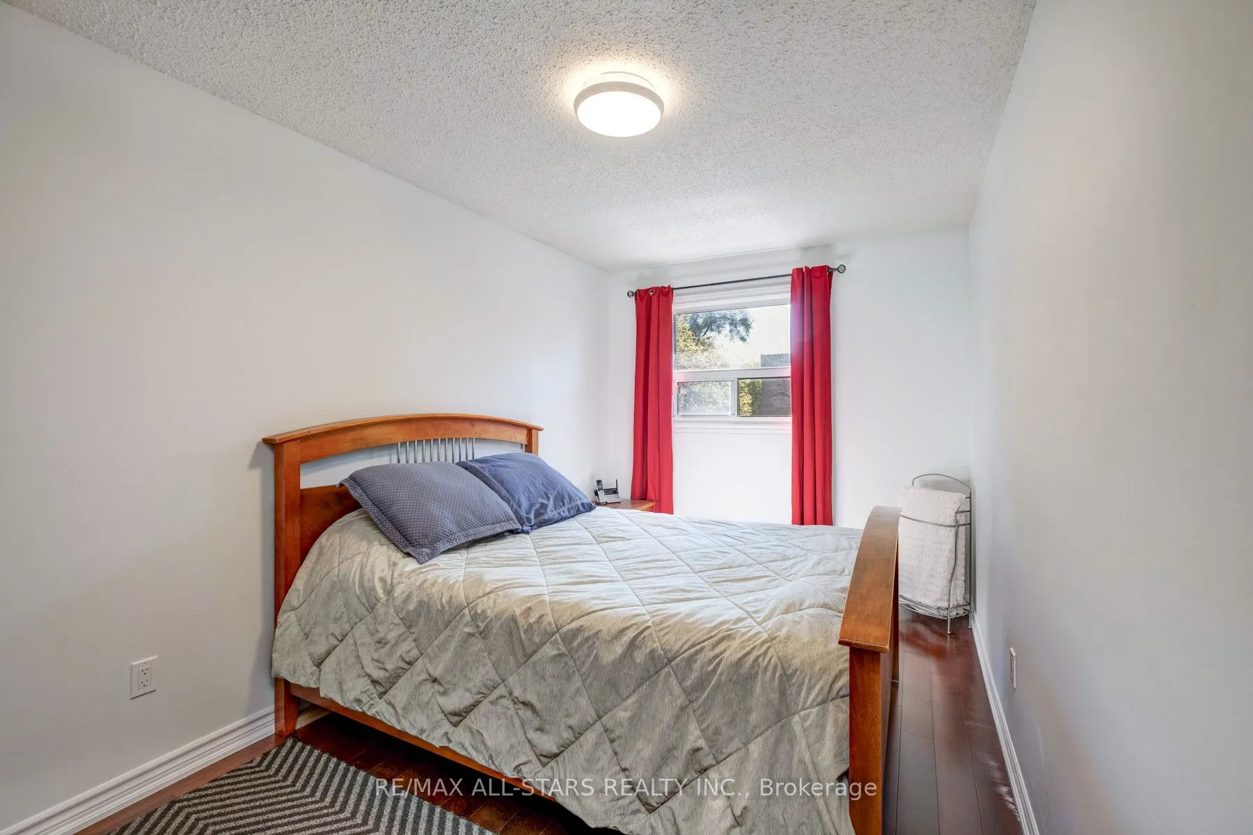 8A Ruthven Place