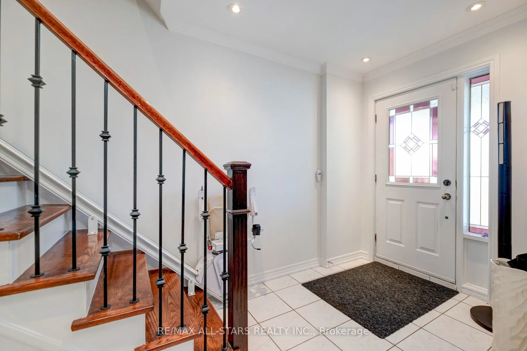 8A Ruthven Place