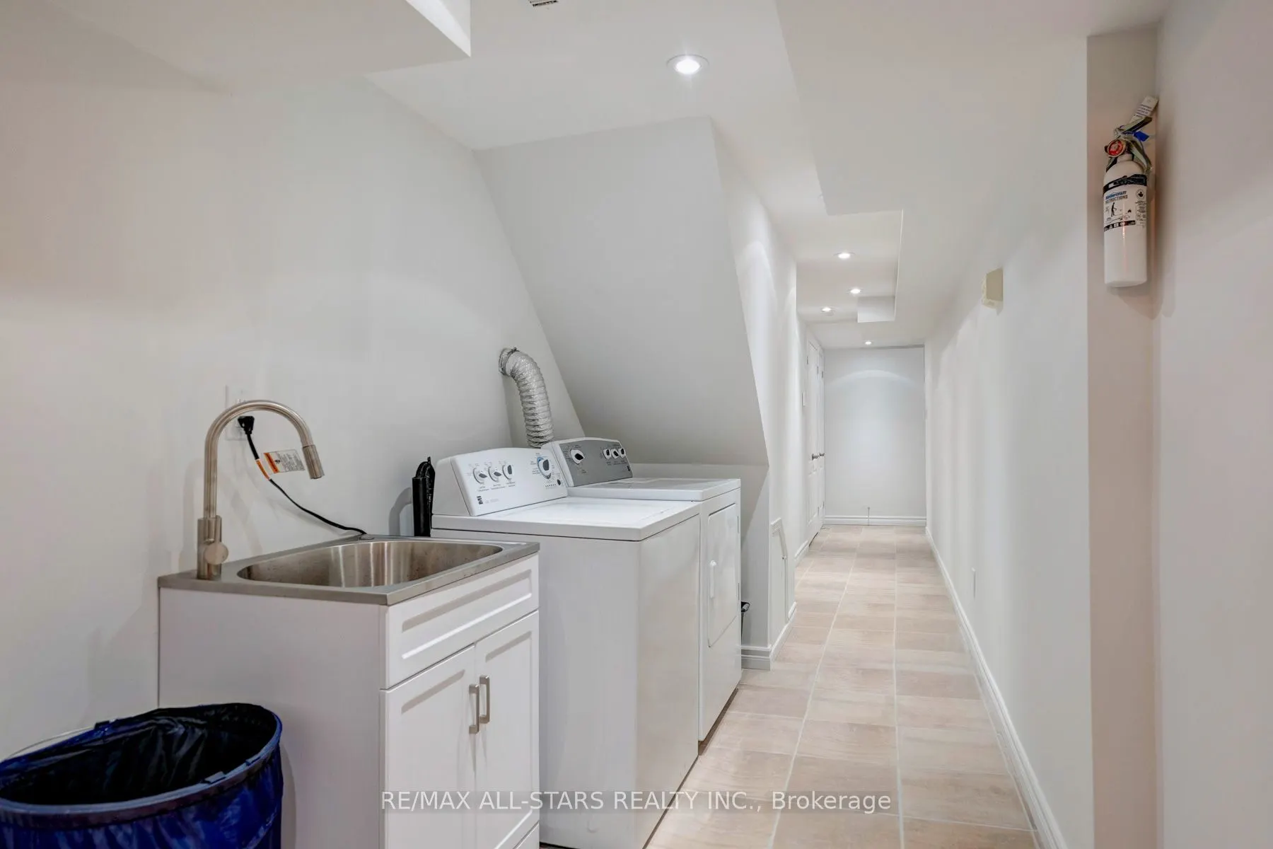 8A Ruthven Place