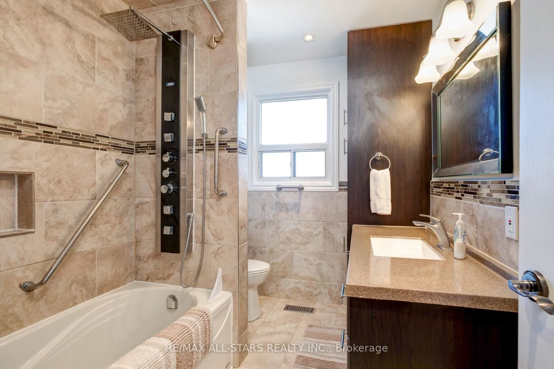 8A Ruthven Place