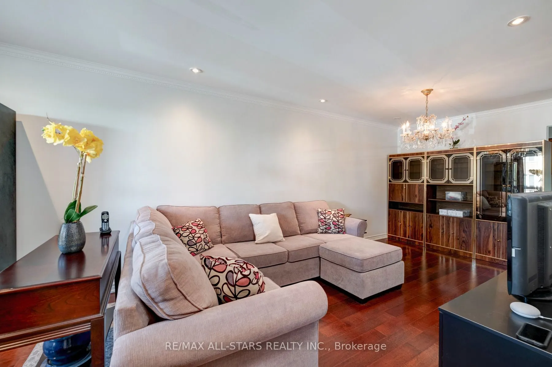 8A Ruthven Place