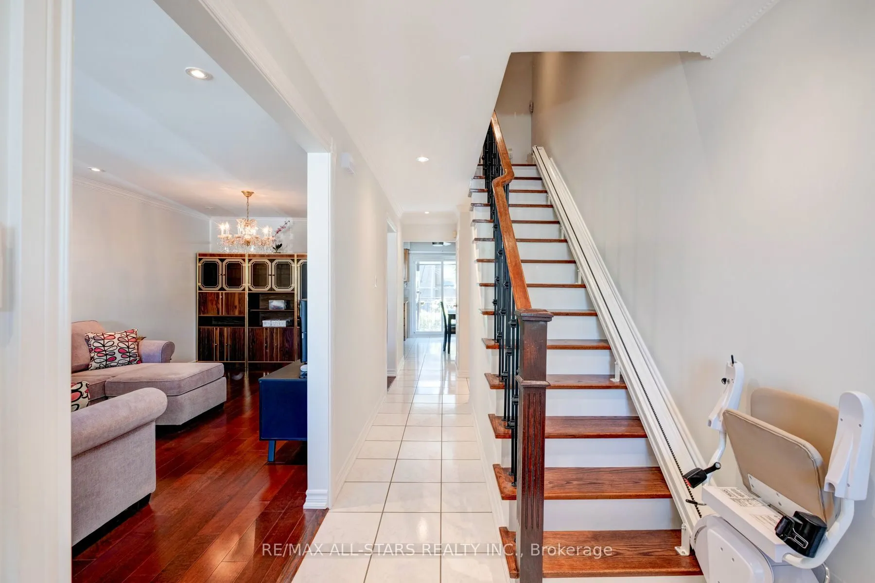 8A Ruthven Place