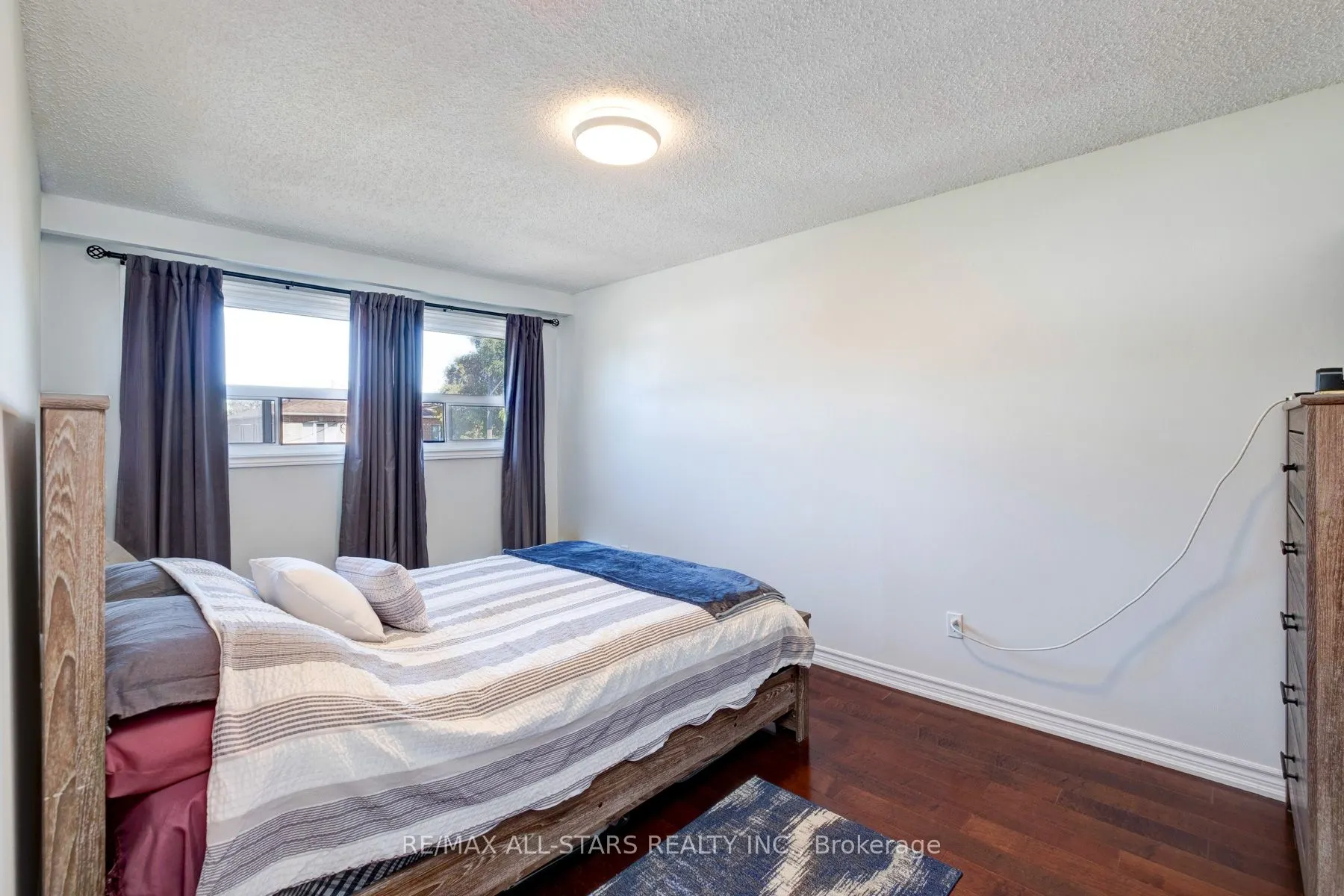8A Ruthven Place