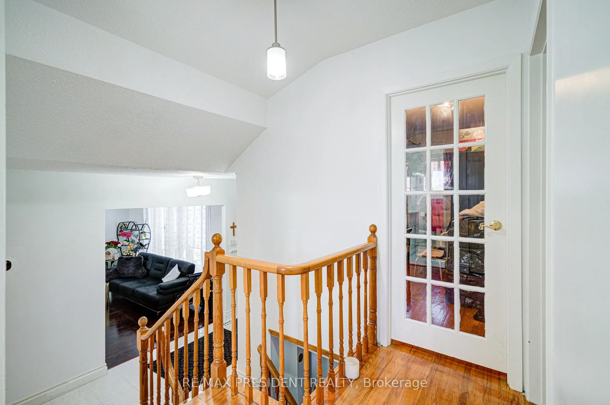 74 Bloomington Crescent