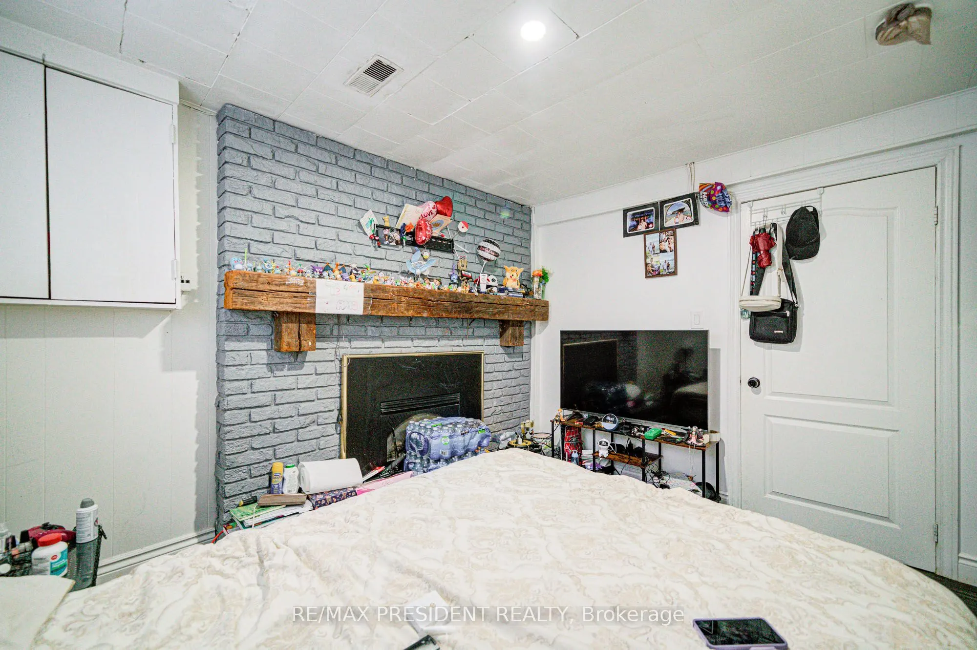 74 Bloomington Crescent