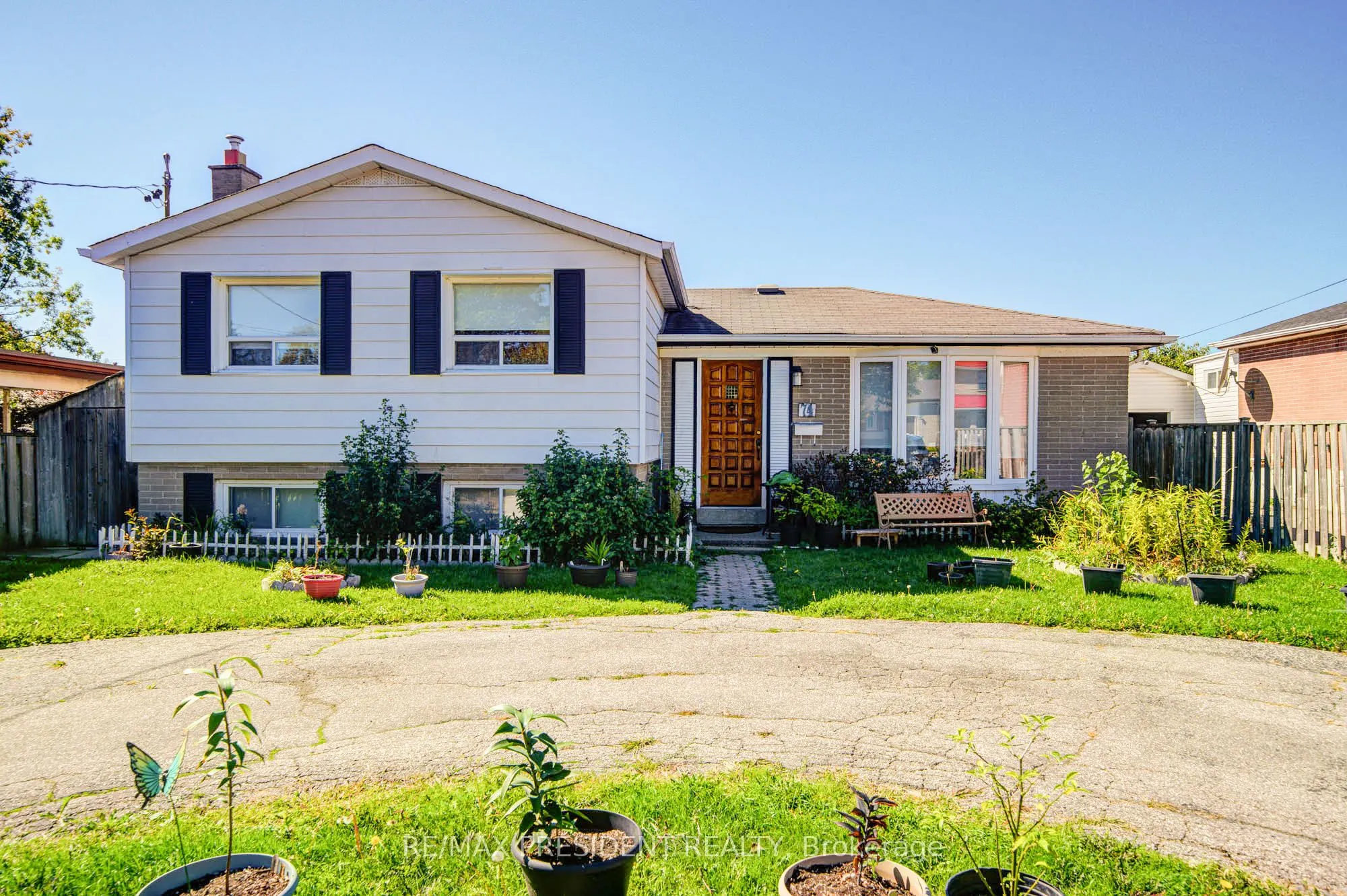 74 Bloomington Crescent