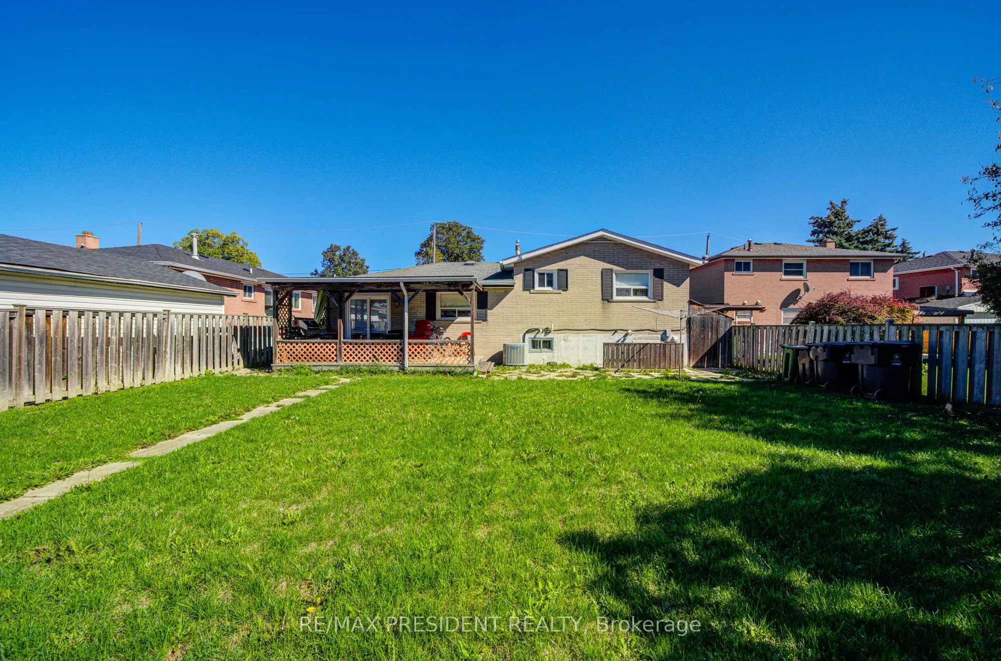 74 Bloomington Crescent