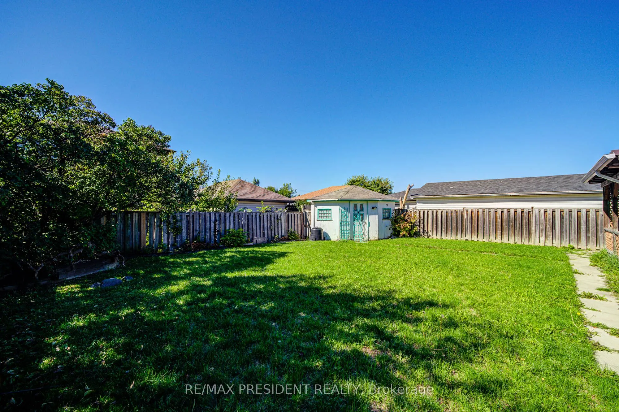 74 Bloomington Crescent