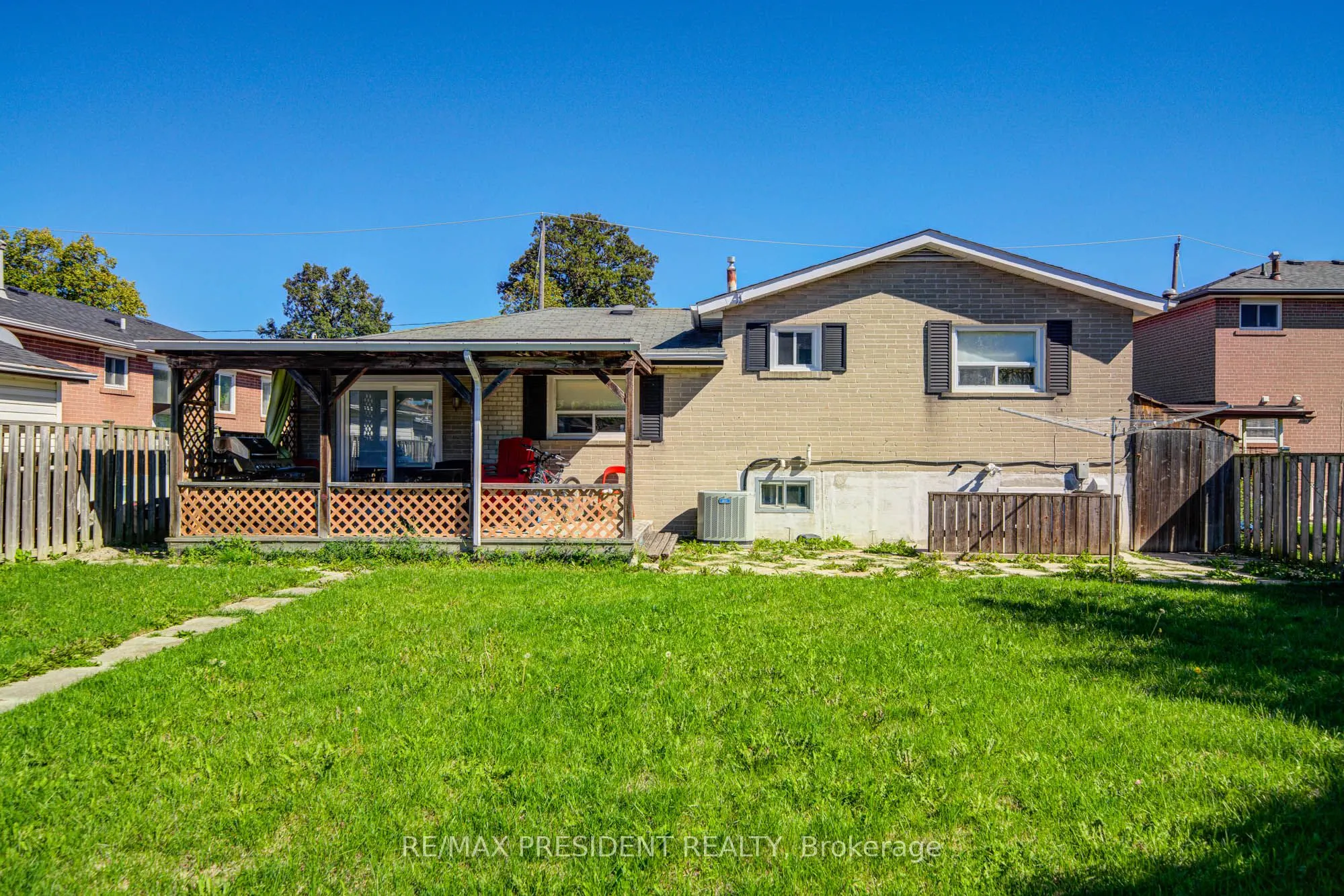 74 Bloomington Crescent