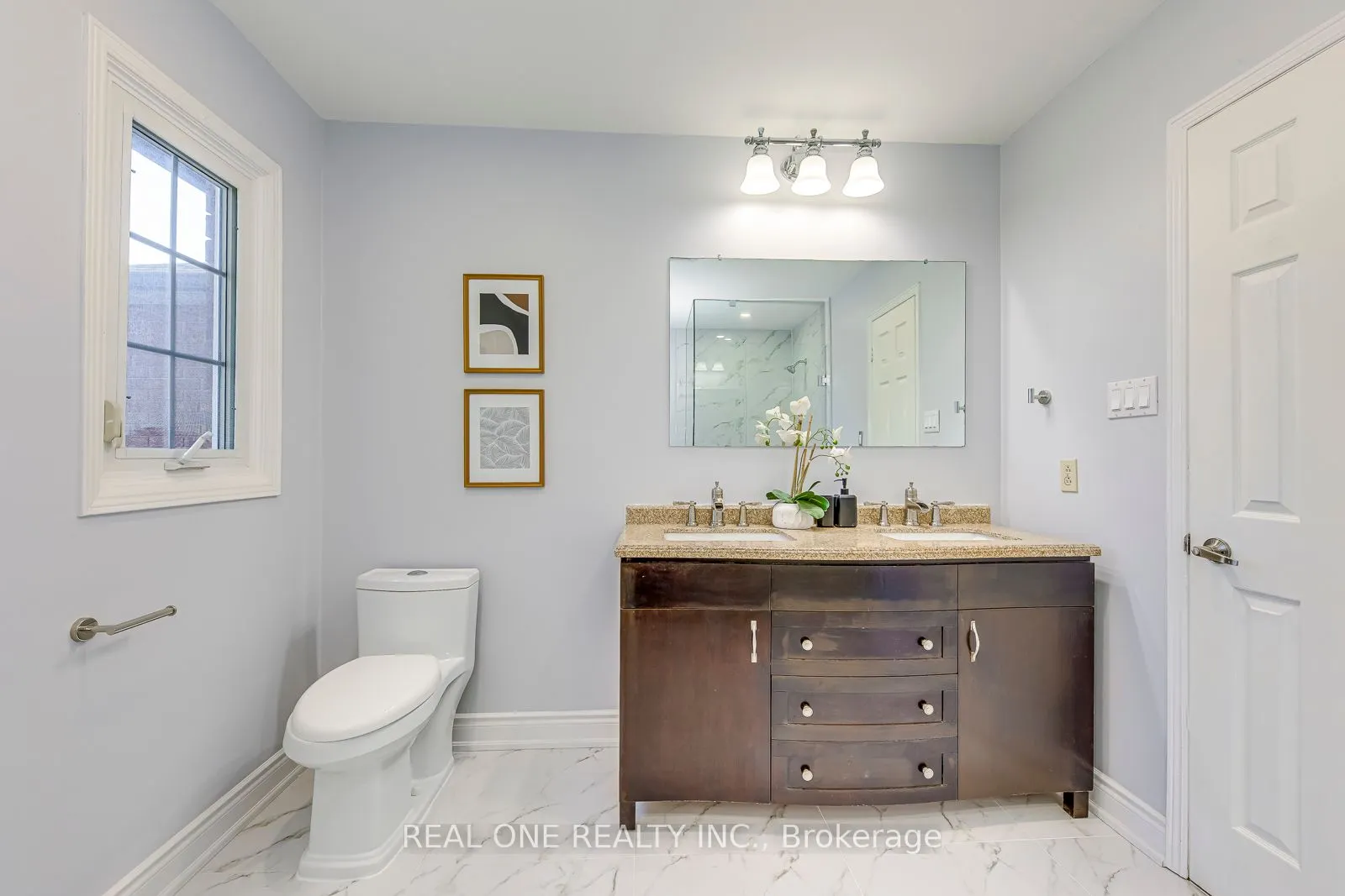 403 Glenashton Drive