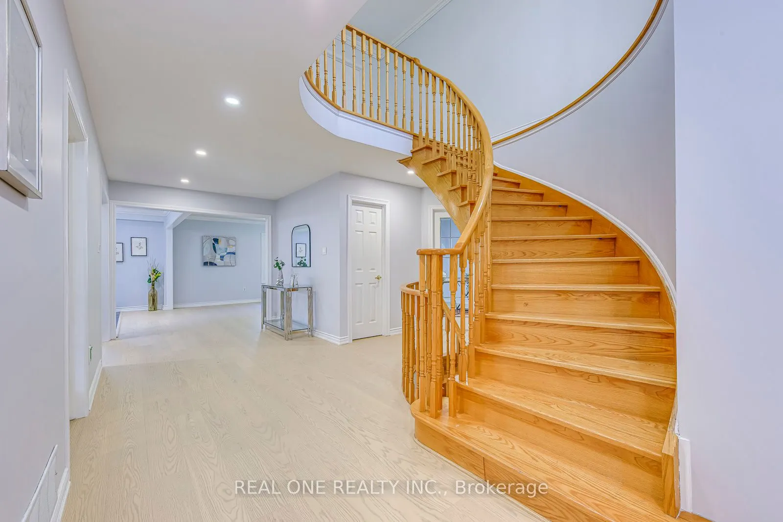 403 Glenashton Drive