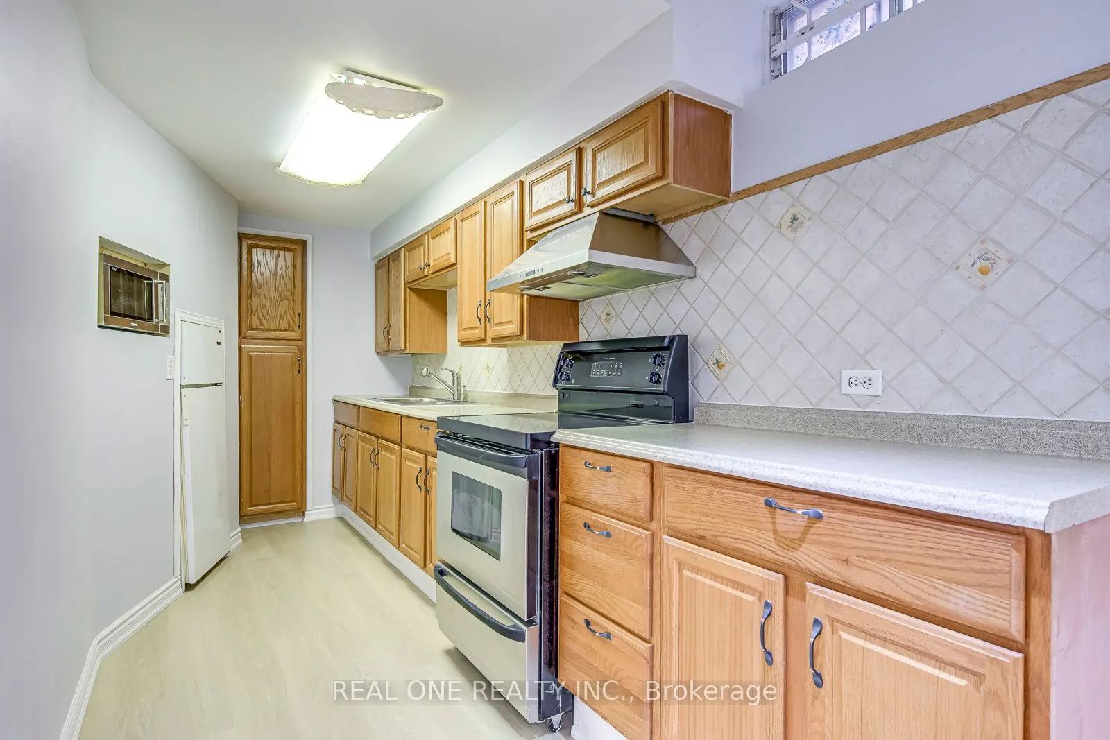 403 Glenashton Drive