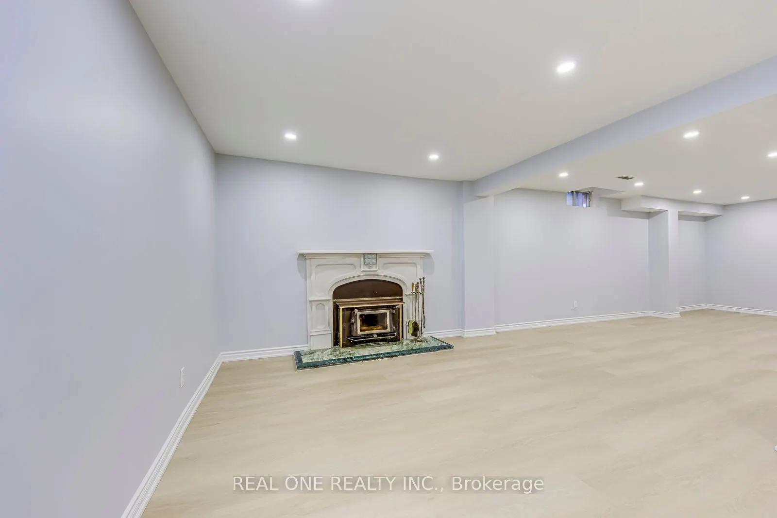 403 Glenashton Drive