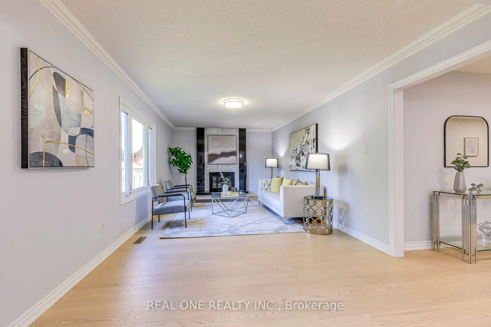 403 Glenashton Drive