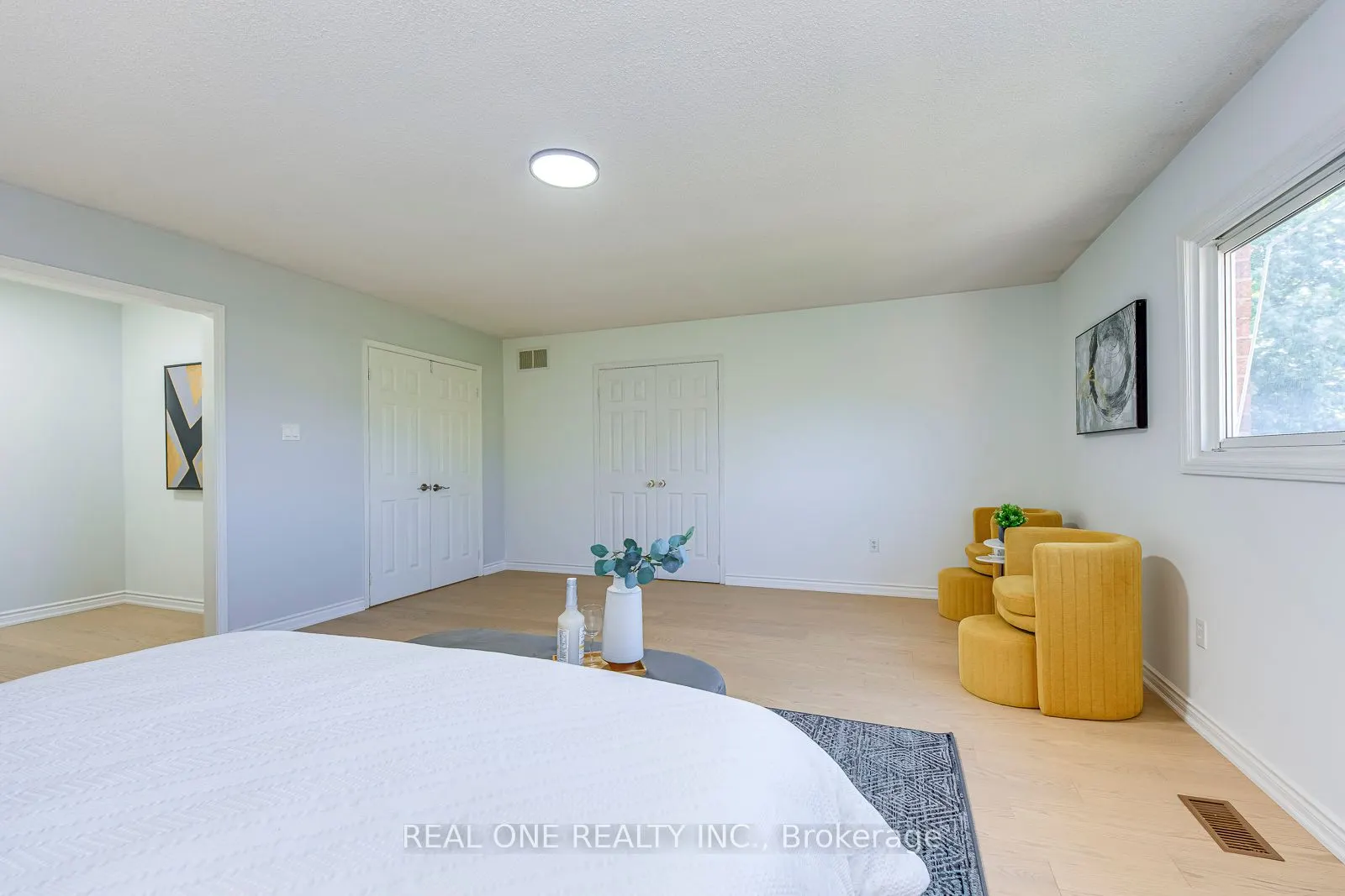 403 Glenashton Drive