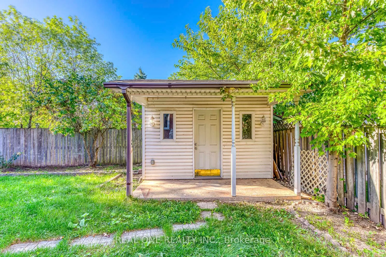 403 Glenashton Drive