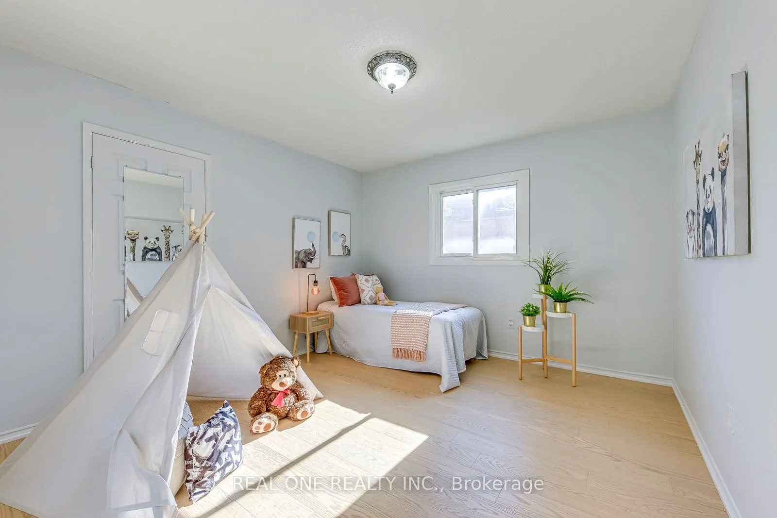 403 Glenashton Drive
