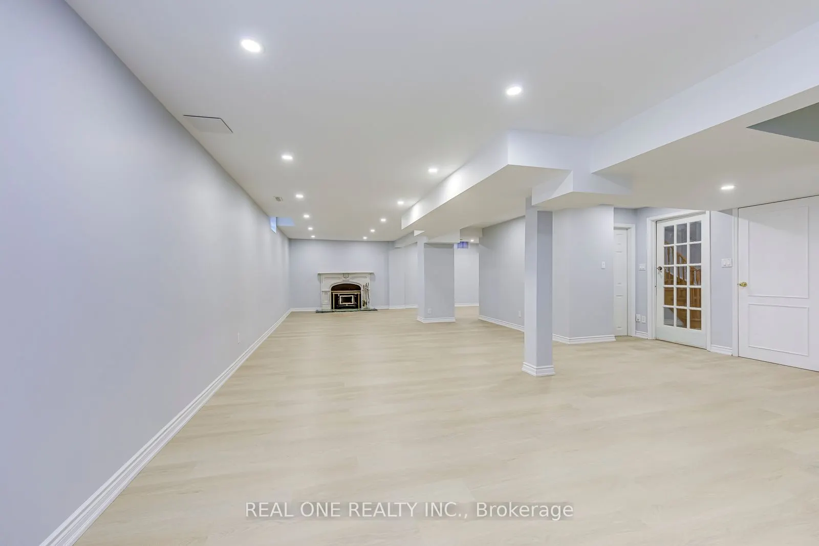 403 Glenashton Drive