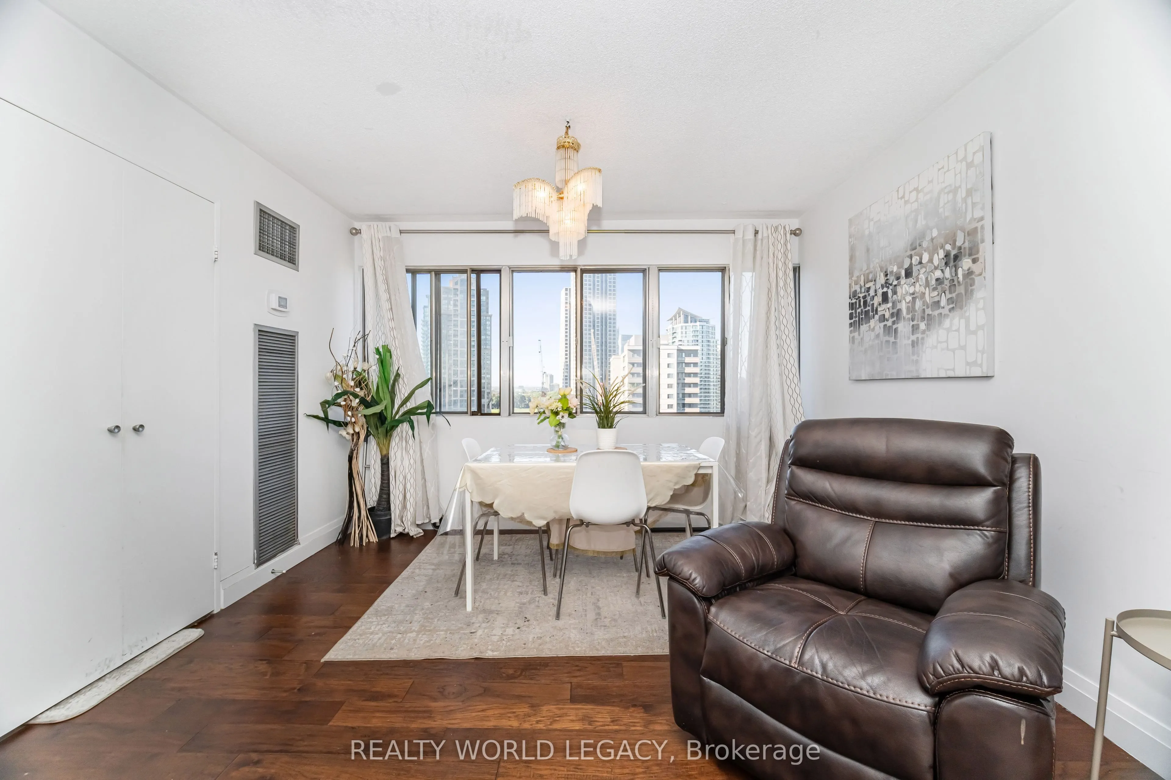 1580 Mississauga Valley Boulevard, #1901