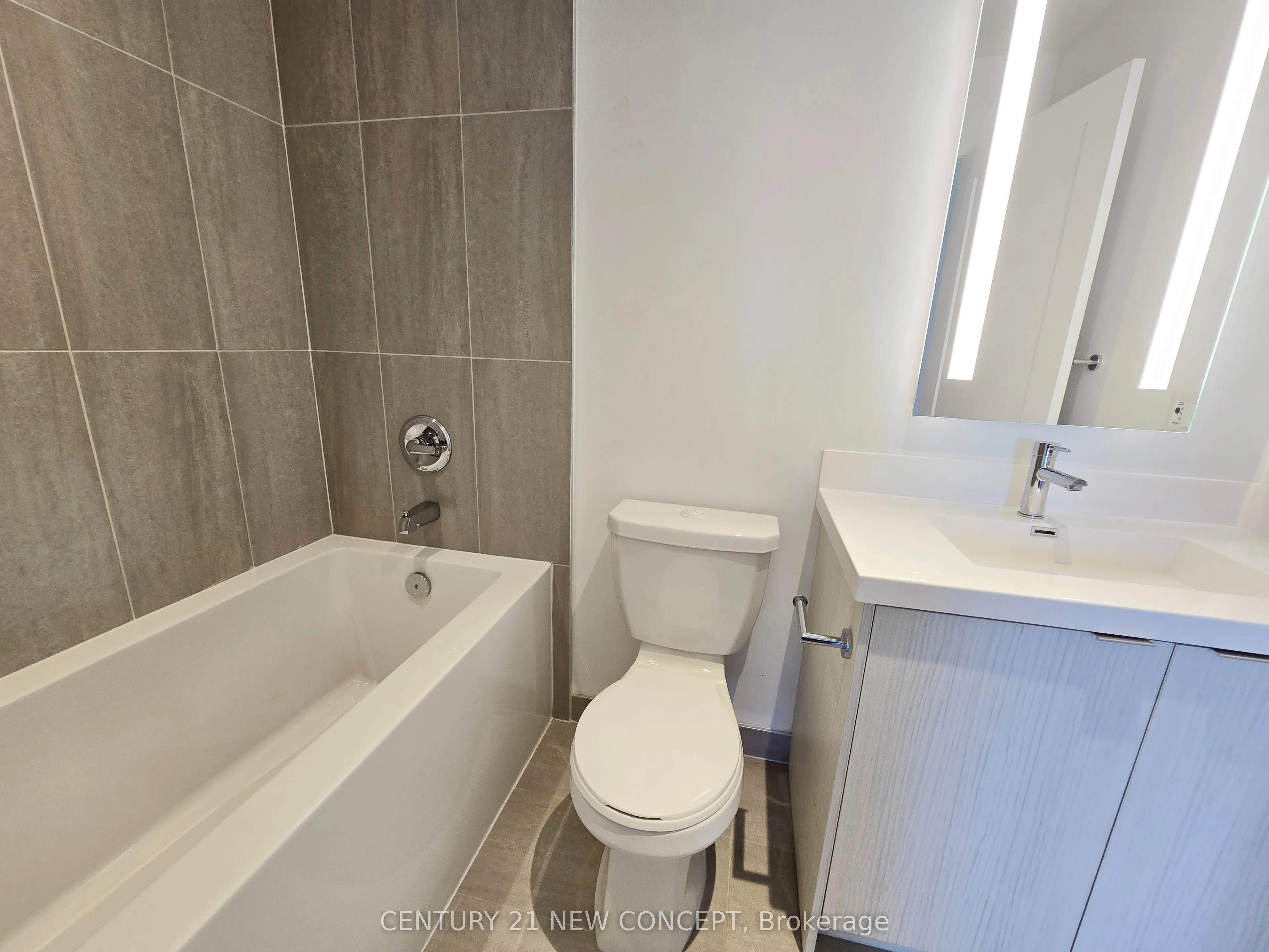 5 Mabelle Avenue, #1033