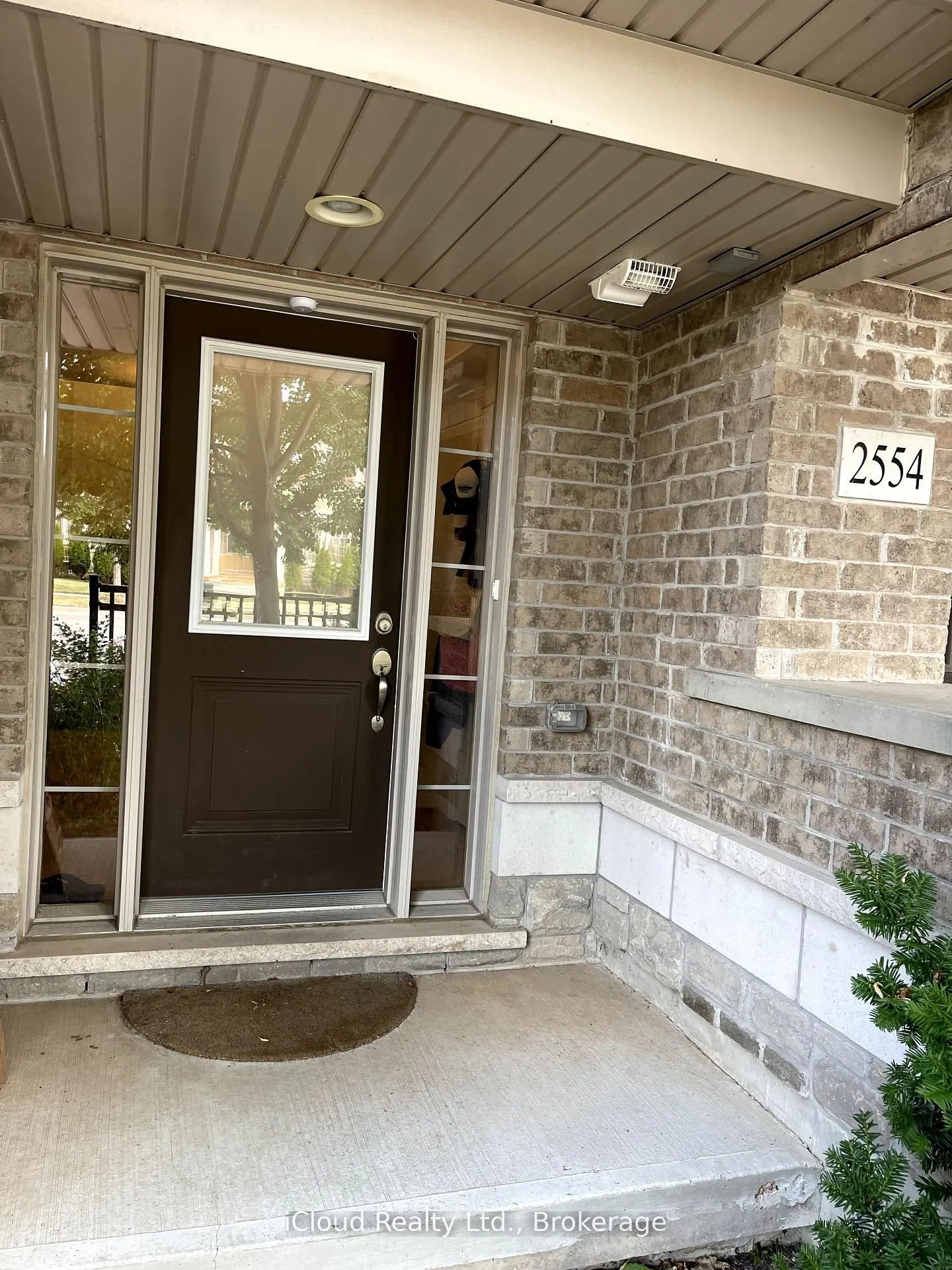 2554 Grand Oak Trail