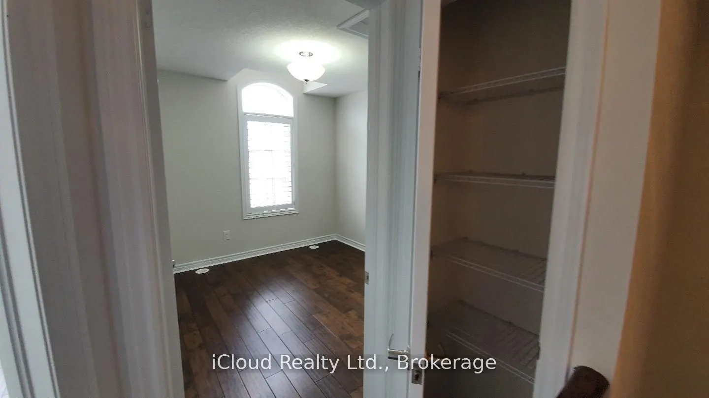 2554 Grand Oak Trail