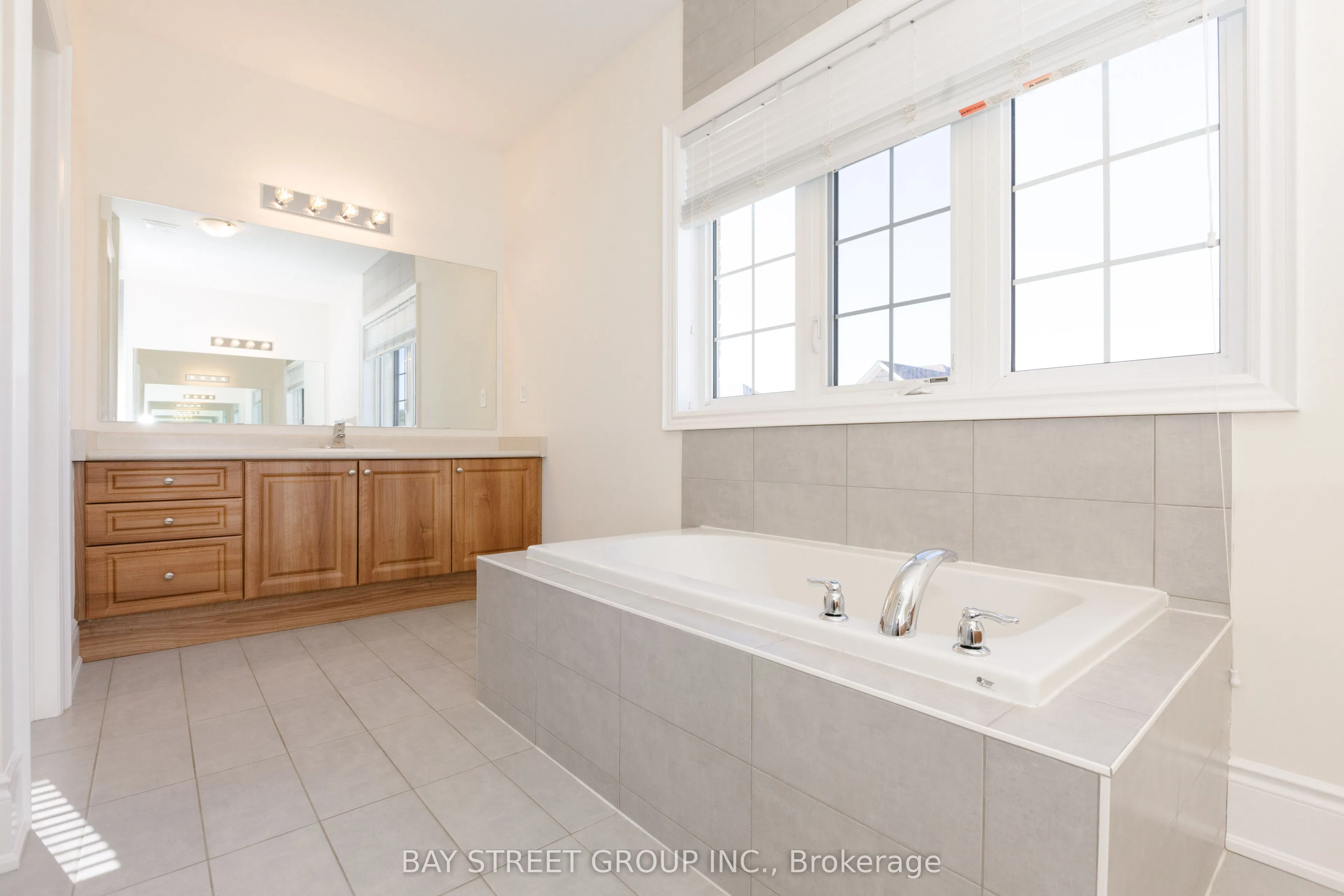 3127 Streamwood Pass