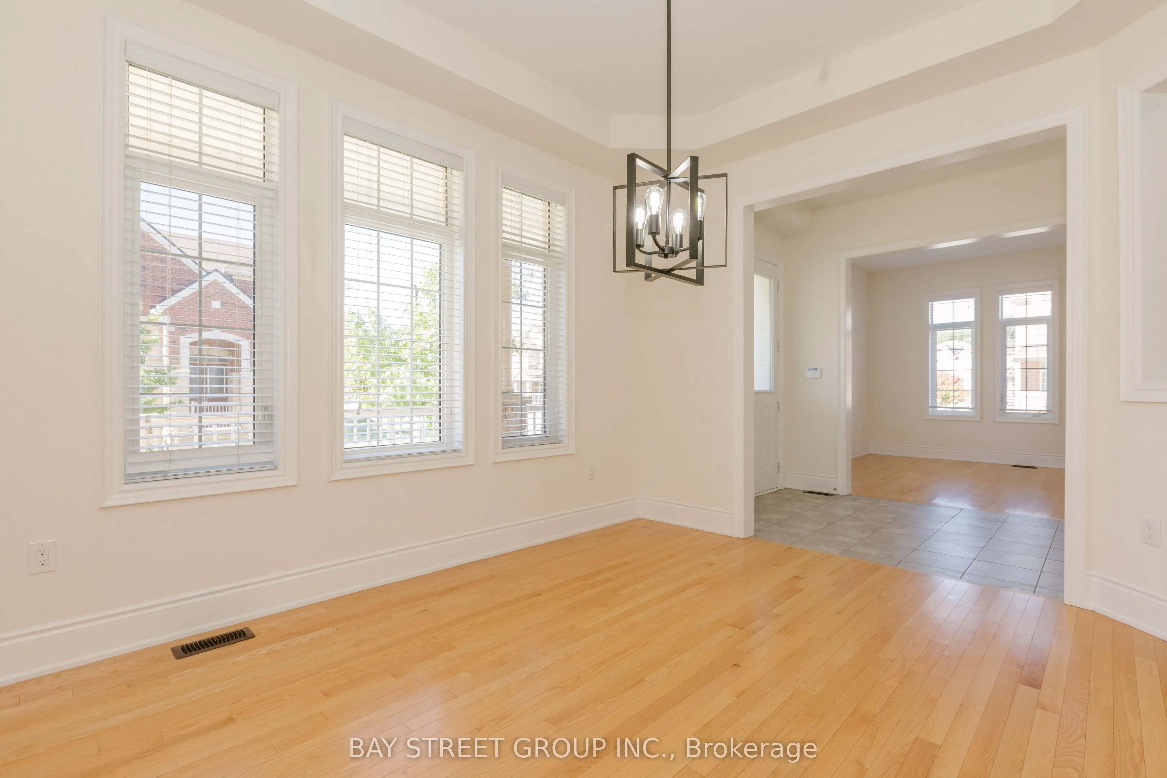 3127 Streamwood Pass