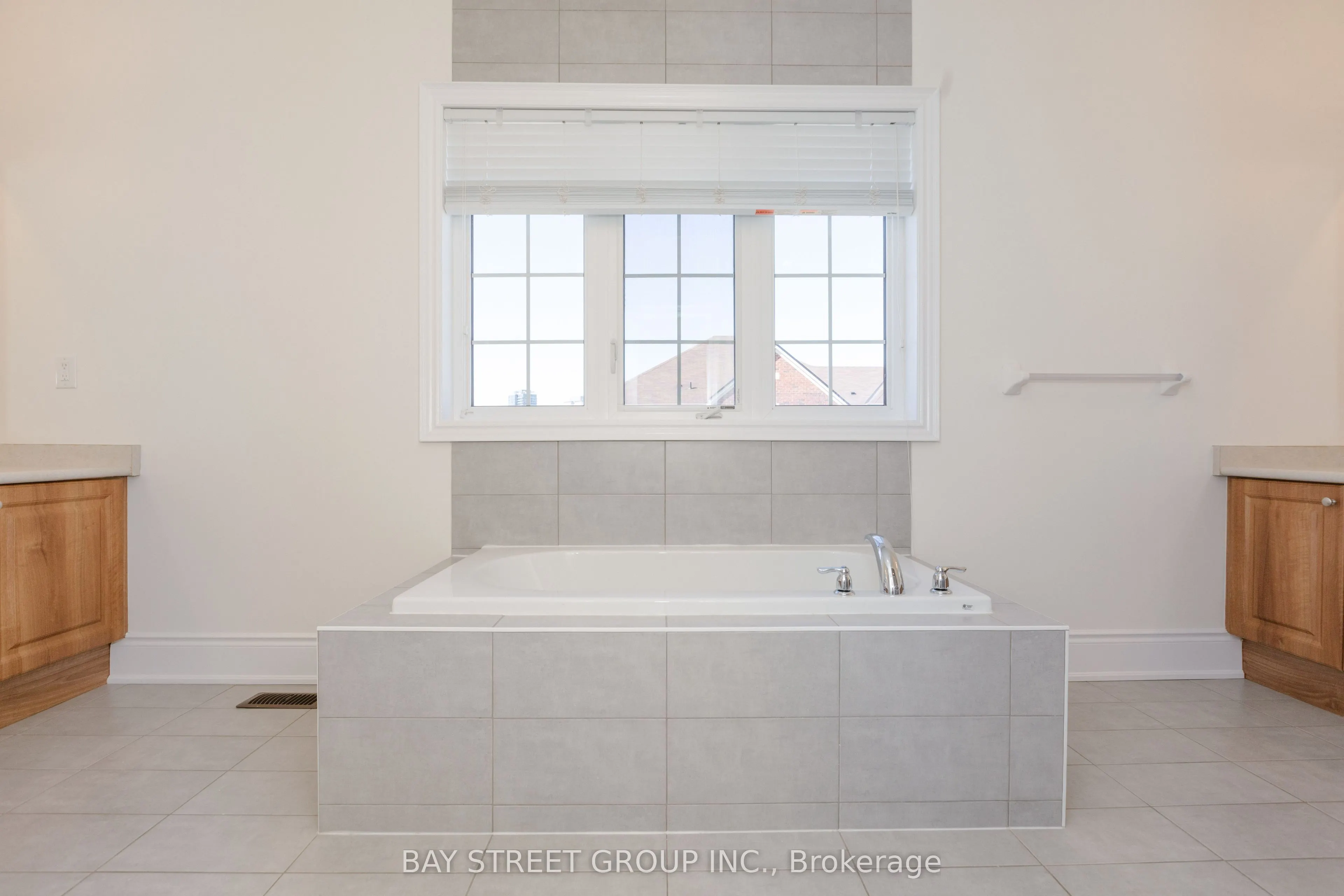3127 Streamwood Pass